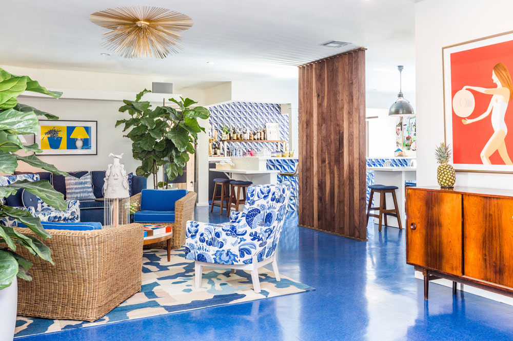 holiday-house-palm-springs-lobby-seating.jpg