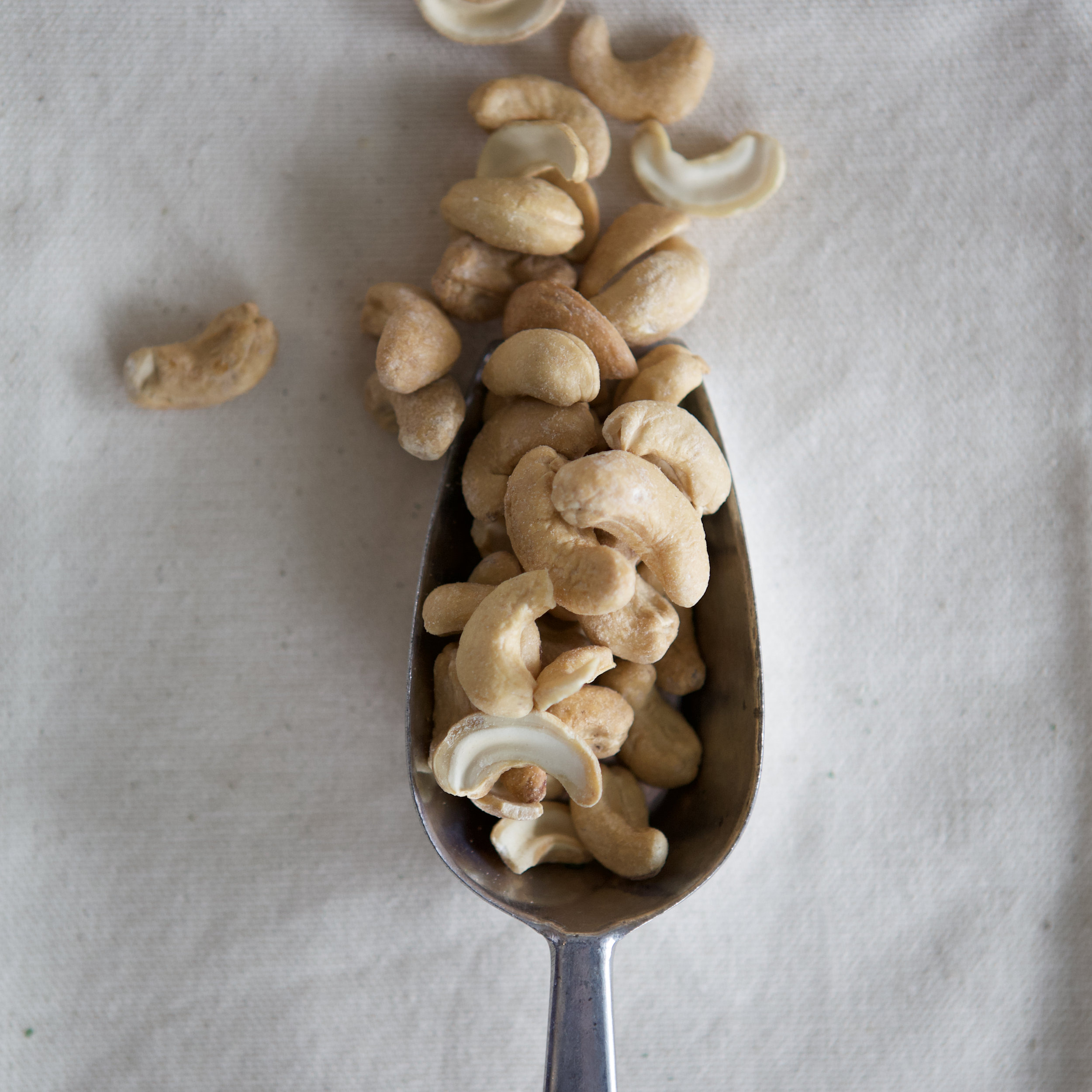 Cajous rôtis salés au sel de mer (en vrac par 100g)