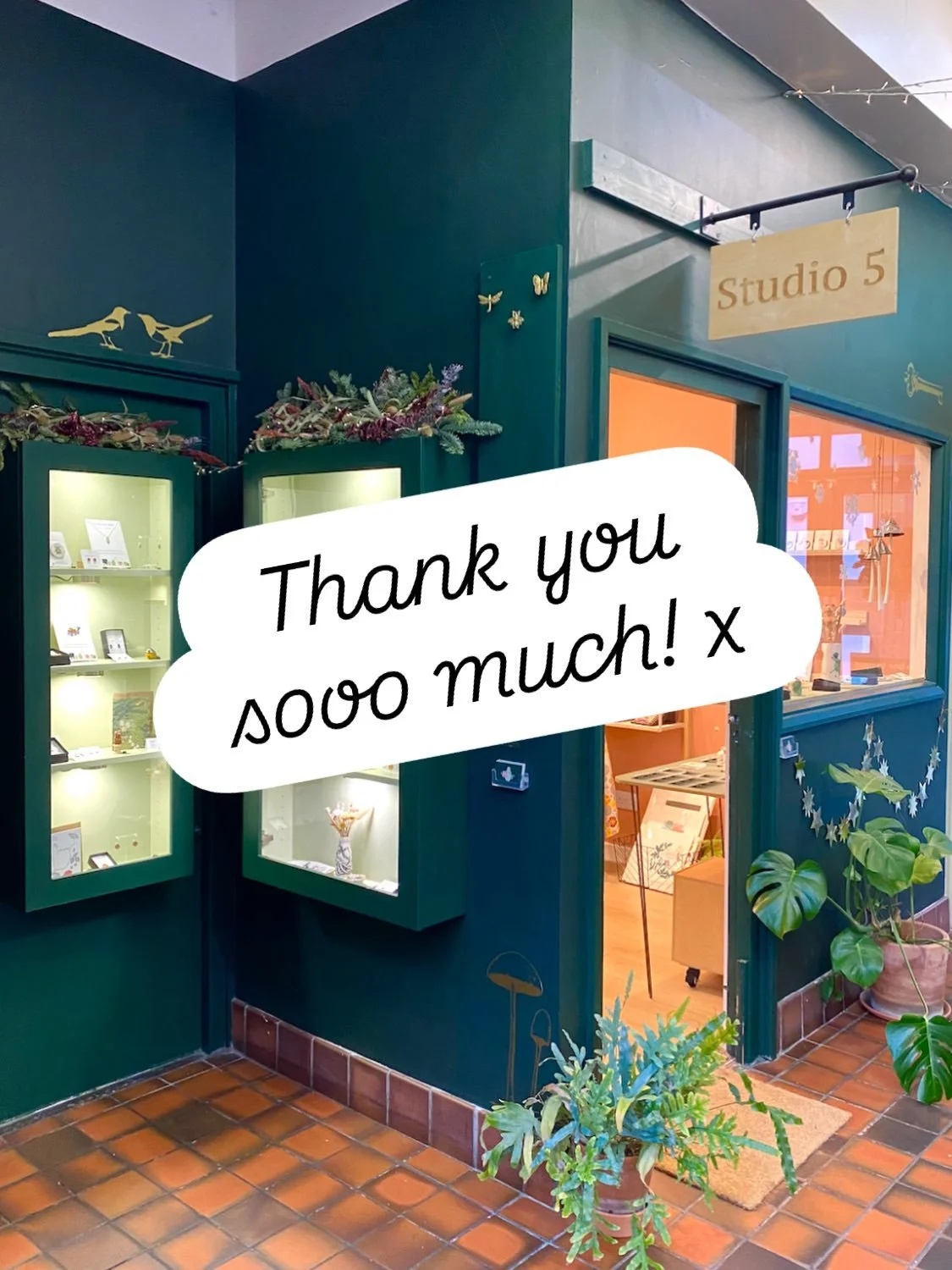Just wanted to say a big thank you to everyone who made my last day in studio 5 so special on Friday! 

So many lovely chats and well wishes from customers, fellow makers and staff and some really special cards and gifts too. All completely unexpecte