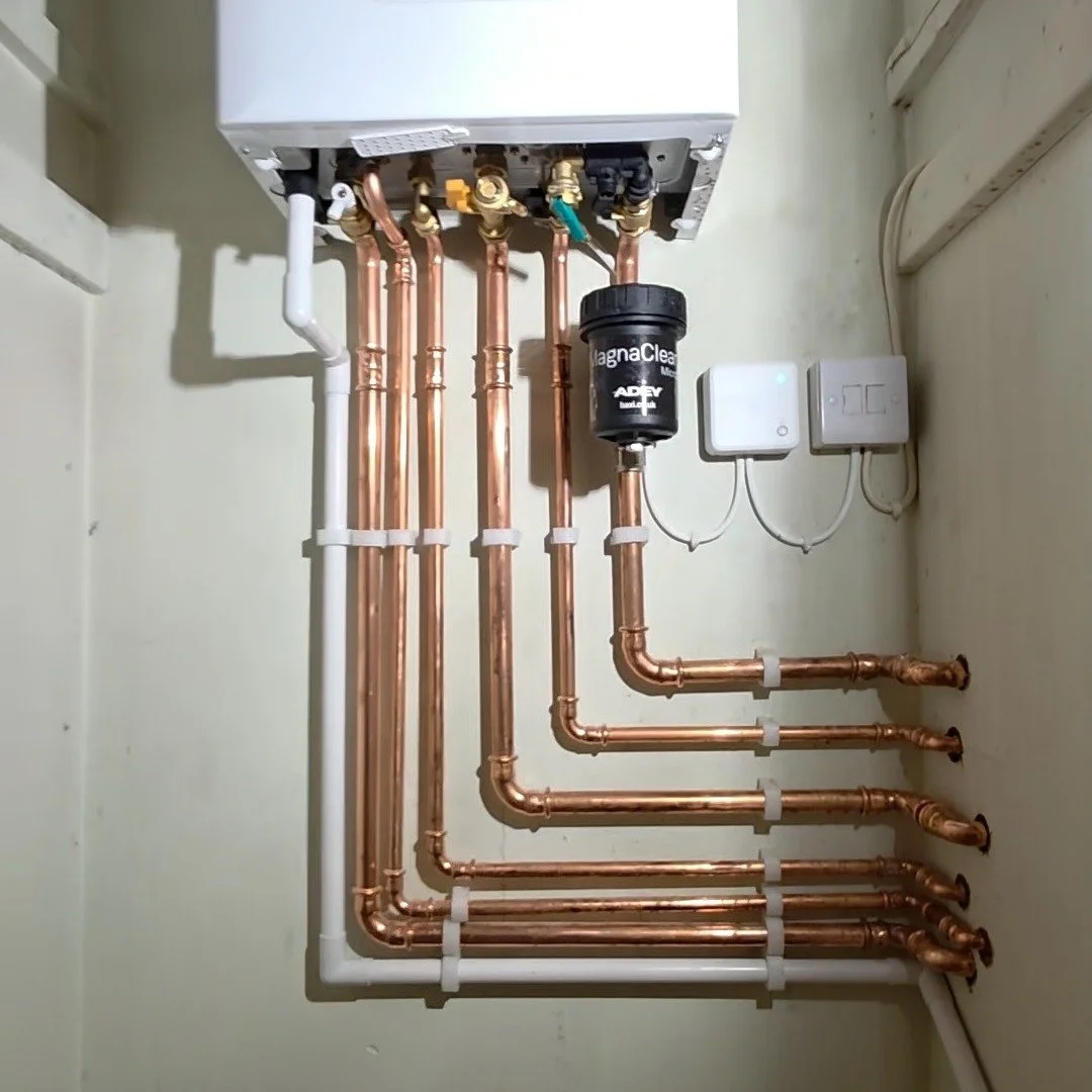Replaced a 30 year old floor standing inefficient boiler with a high efficiency Baxi combination boiler for a fantastic customer in Windsor last week.
✔ 10 year hassle-free warranty
✔ Warm House
✔ Hot Bath
✔ Happy Customer
We will beat any genuine