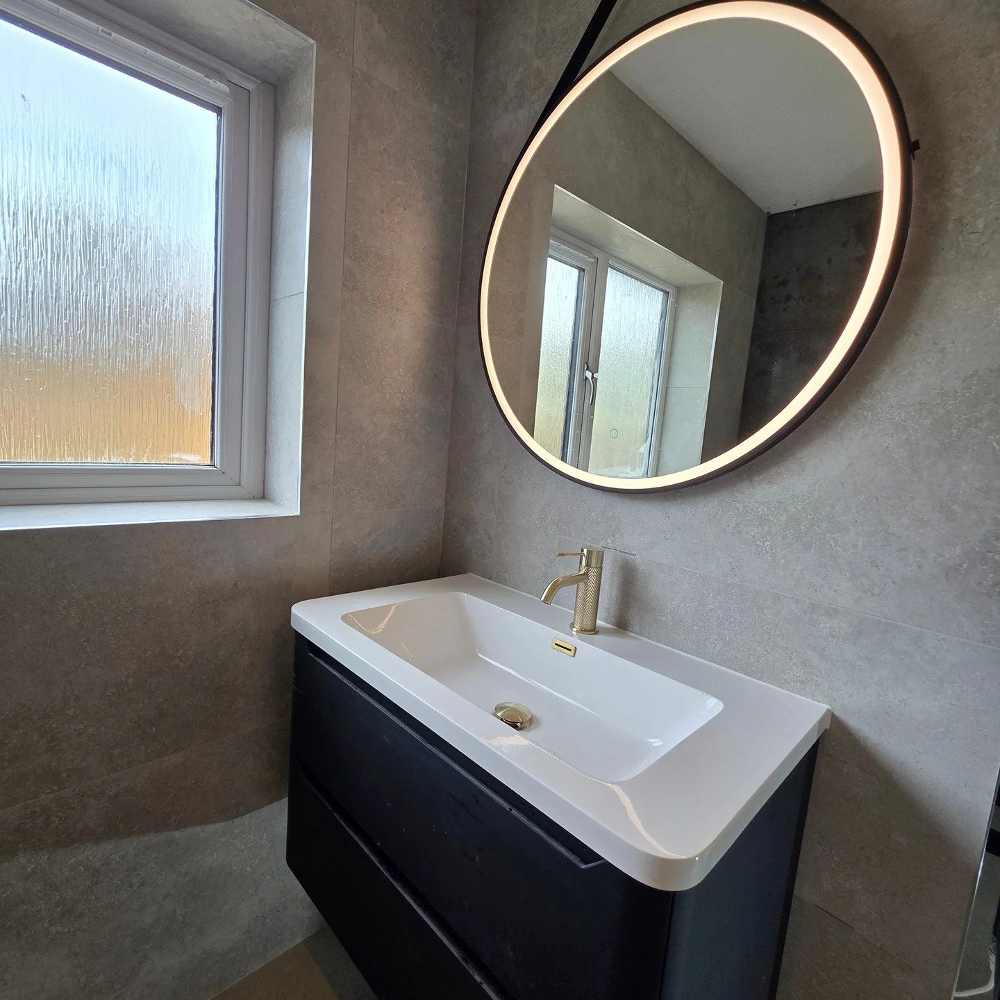 We've just finished creating this luxurious space for a fantastic client in Bracknell.

Complete wet room, underfloor heating, electric mirror &amp; wall hung toilet.

Tiling @itile 
Electrics @dexter__electrical

We will beat any genuine local boile
