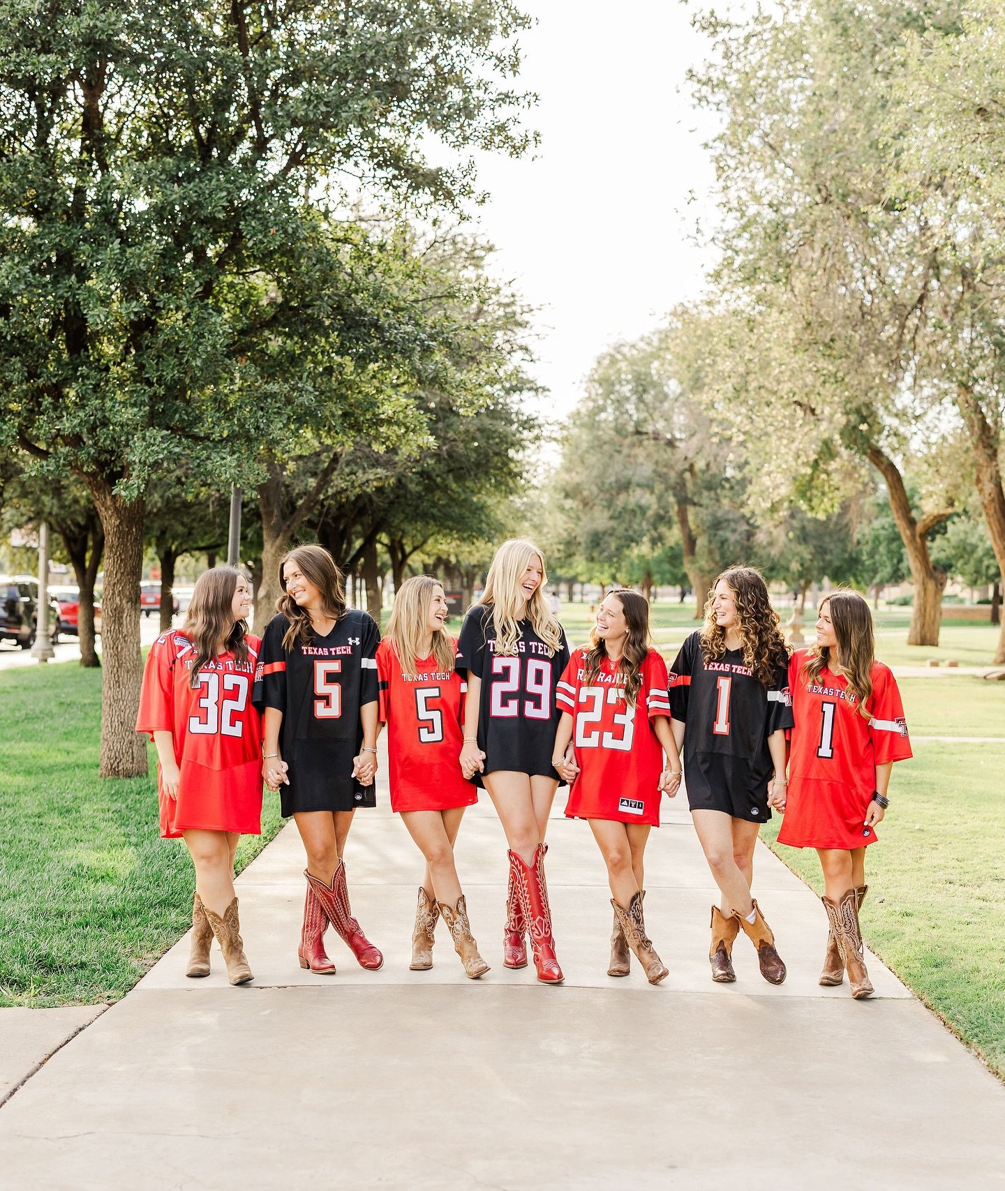 What&rsquo;s better than graduating from Texas Tech? 

Graduating with your besties by your side! Your senior session should be just as fun as your friendship!

Class of 2026, you can split the cost of a session package and still get gorgeous individ