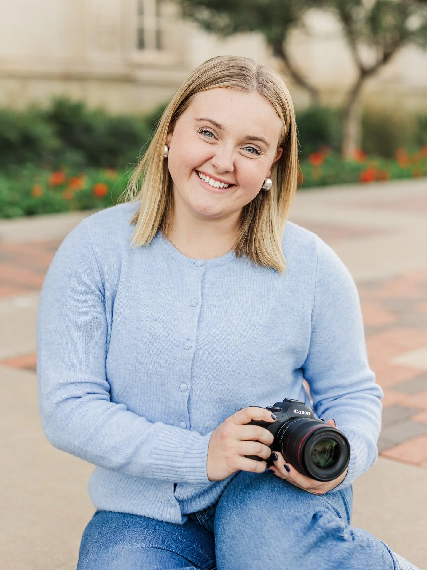 I have the most exciting news to share.....there&rsquo;s a
new face joining the JMP Team! 

Y&rsquo;all meet Allie!! 

She is my new associate photographer! She&rsquo;s a Texas Tech sophomore who loves Jesus, matcha, and Broadway. She is so excited t