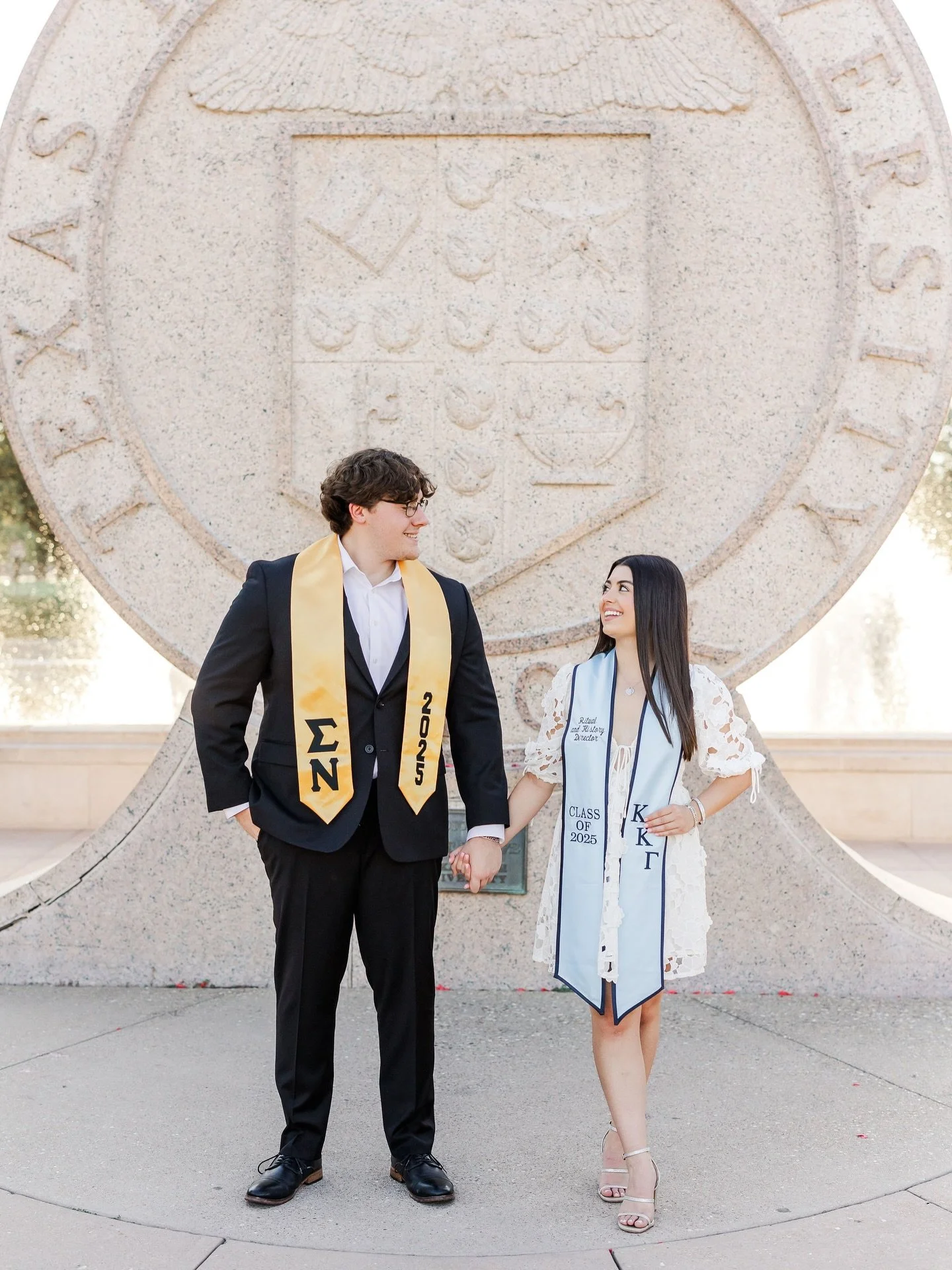 Your senior photos should be this EPIC!! 

#lubbockseniorphotographer #texastechsenior #ttugrad #collegephotographer
