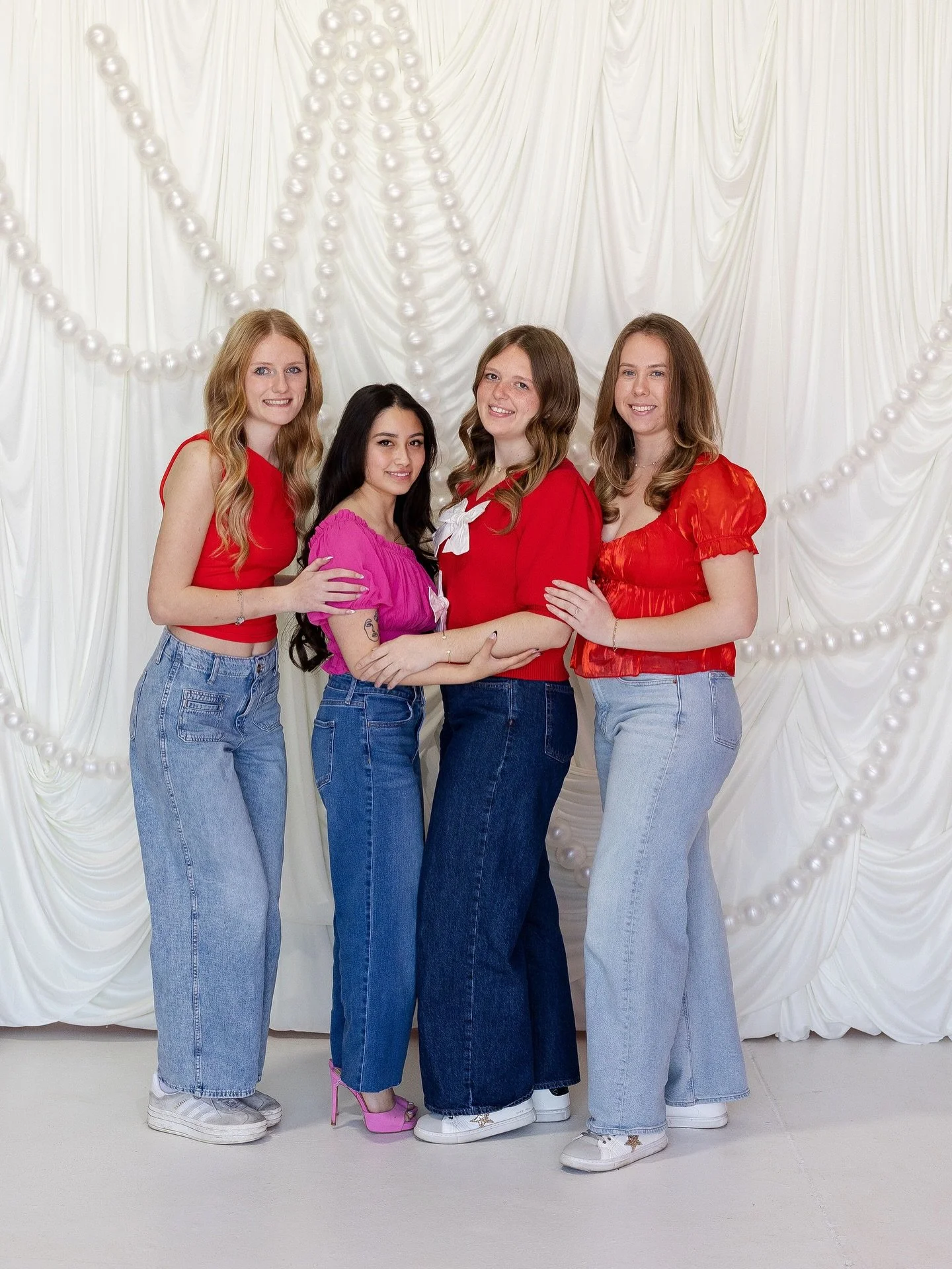 Roses are red,
Violets are blue,
Your Texas Tech senior photos should feel confident, effortless, and very you &hearts;️🤍🖤

Whether you&rsquo;re celebrating with your best friends, your significant other, or just soaking in senior year solo! This s