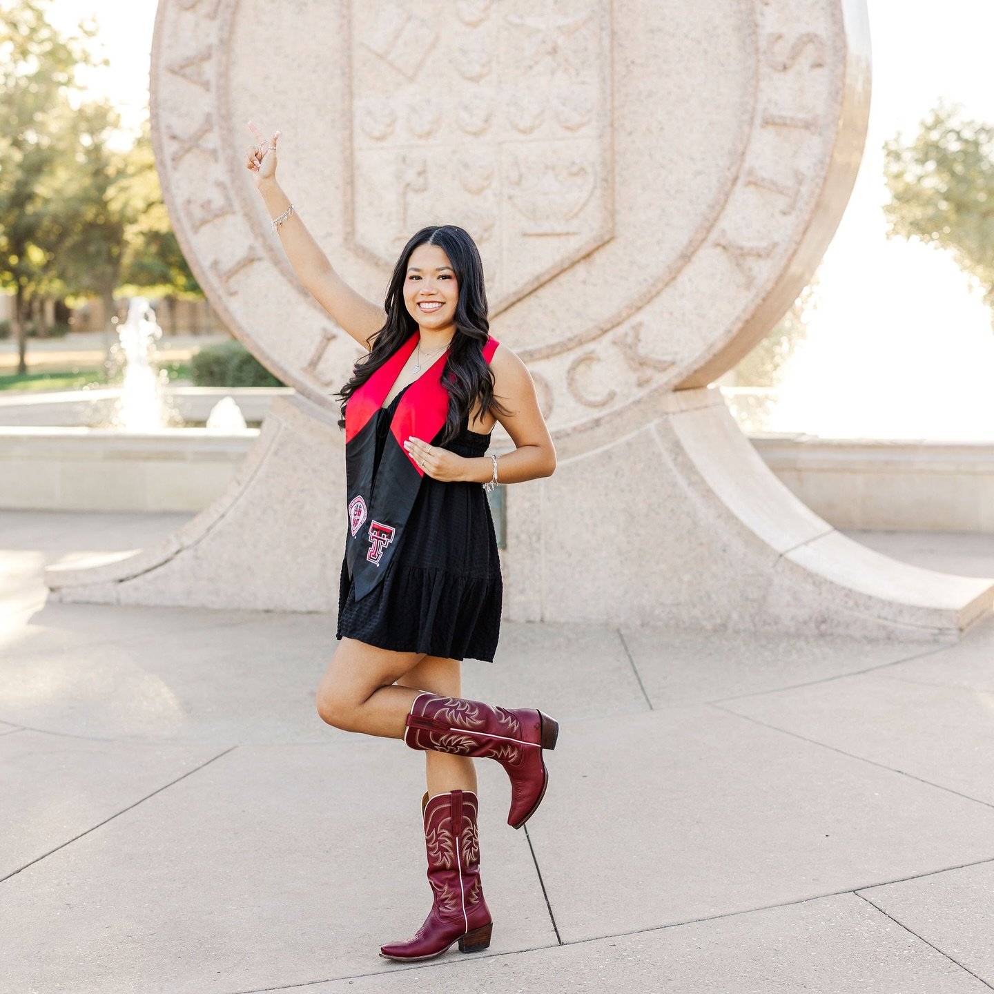 Can&rsquo;t wait to be back on campus to photograph more amazing seniors! ❤️🖤❤️ ready to book your session? Message me to schedule your session! 

Don&rsquo;t wait last minute so you are not in a rush.
