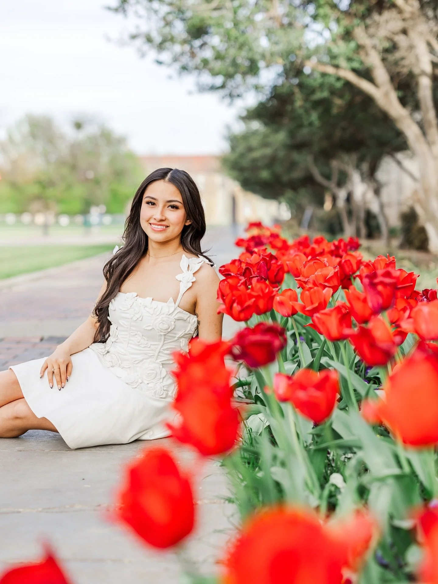 Reagan&rsquo;s pictures are AMAZING!! I cannot wait to share more from her session, but I wanted to share a few pictures when the tulips were in full bloom for her session!! 🌷🫶🏼 like yall!! Ahhh!! ✨✨ so beautiful!