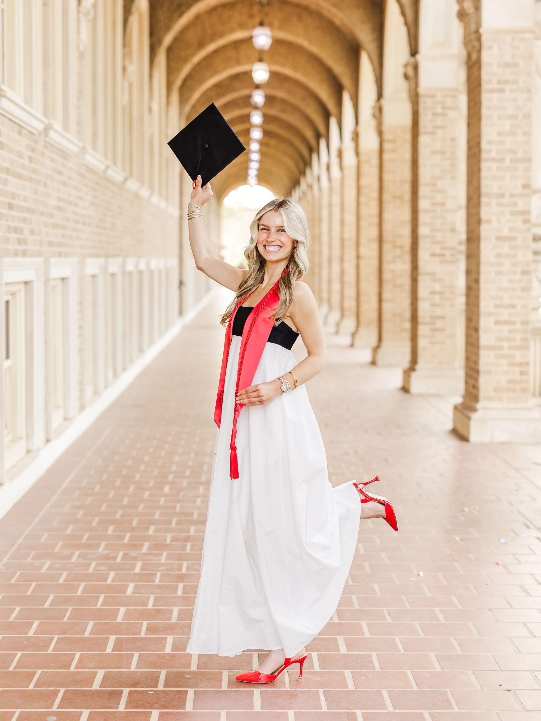 Hey Summer Grad! Summer sessions are my favorite because campus is empty and colors are so vibrant!

Fall grads, this time will work for you too!!