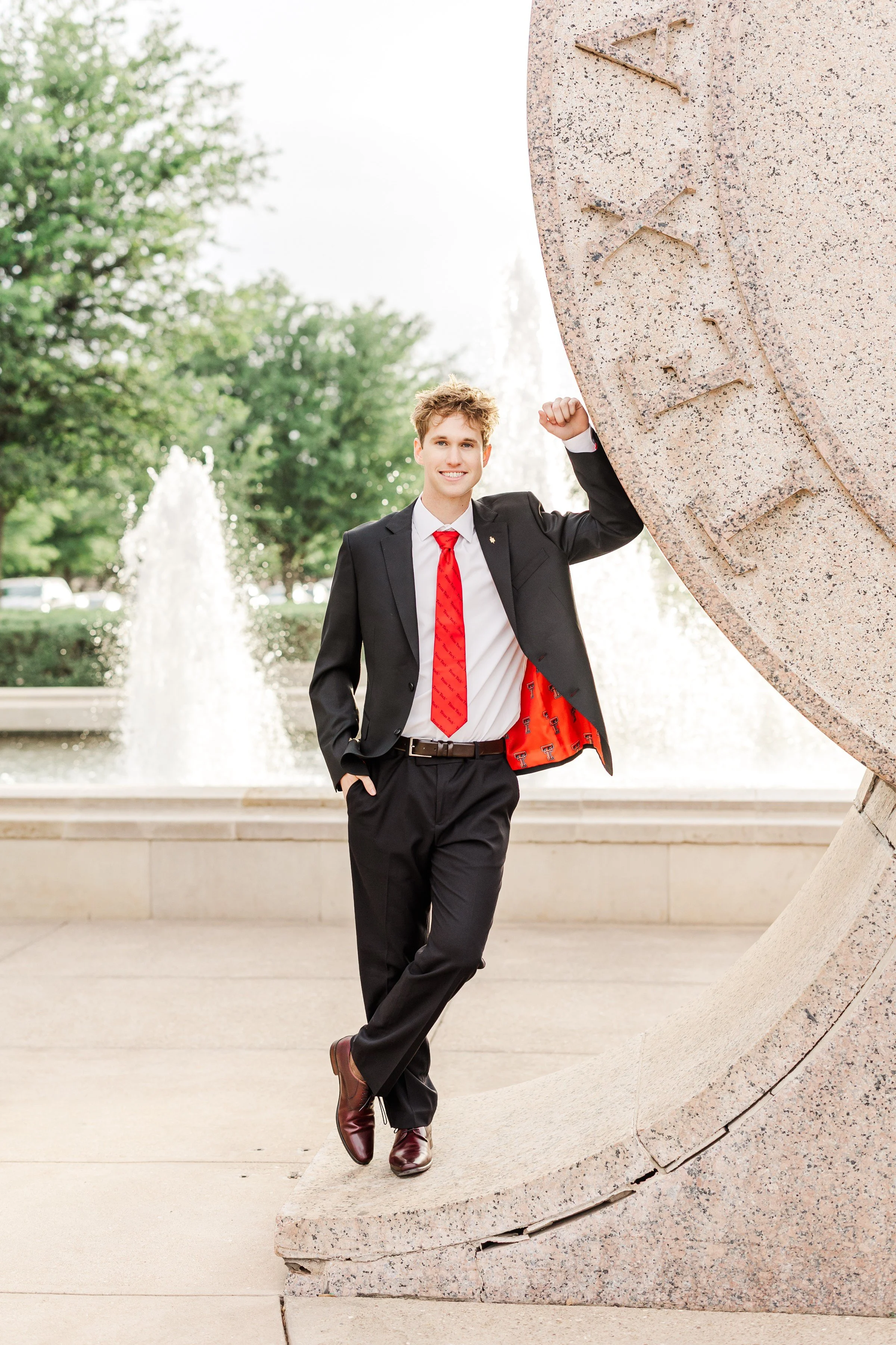 lubbock-senior-guy-texas-tech-grad-senior-pictures-rawls_0011.jpg