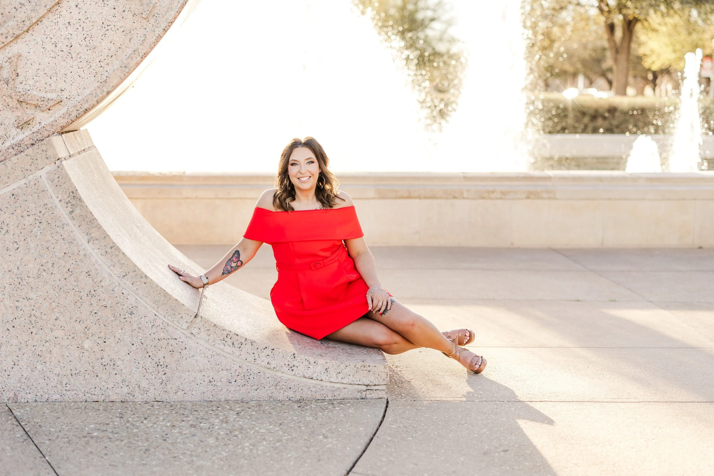 texas-tech-senior-girl-session-football-jersey-ttu-popular-spots_0009.jpg