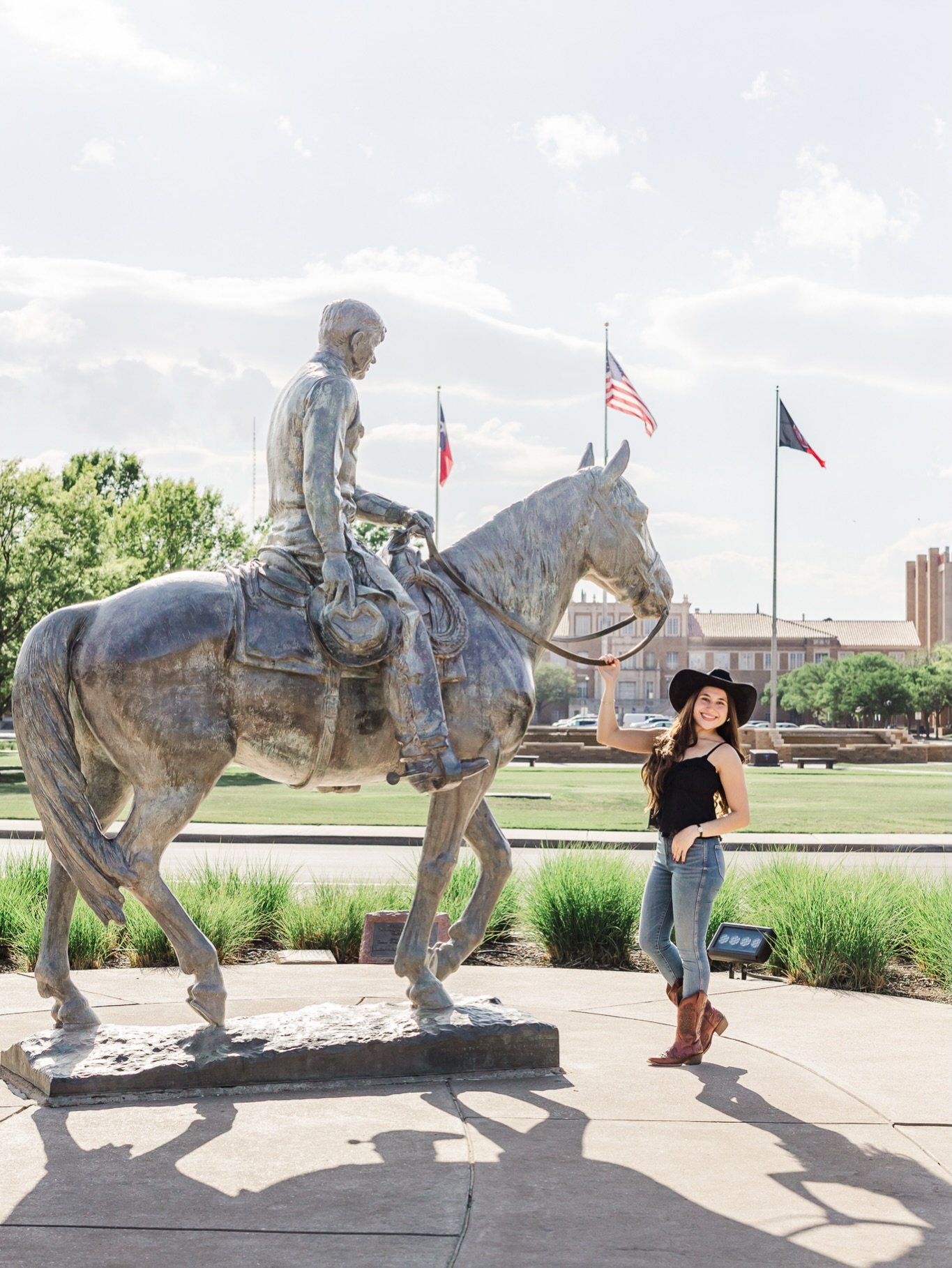 One thing that I love is when my seniors bring different outfits to add variety to their session. That could be wearing different dresses or two complete different looks. The cowboy hat and boots are adorable on Chelsea!!