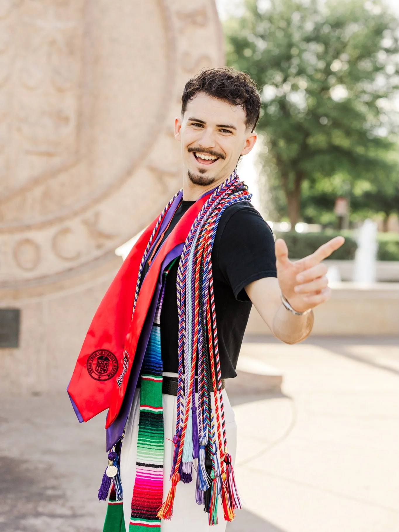 Countdown to graduation is ON!!! 

Class of 2027 - If you already know you want spring photos, getting on the early access list means you get first access to my calendar on Nov 11, before my calendar opens publicly on November 13

DM or comment &lsqu