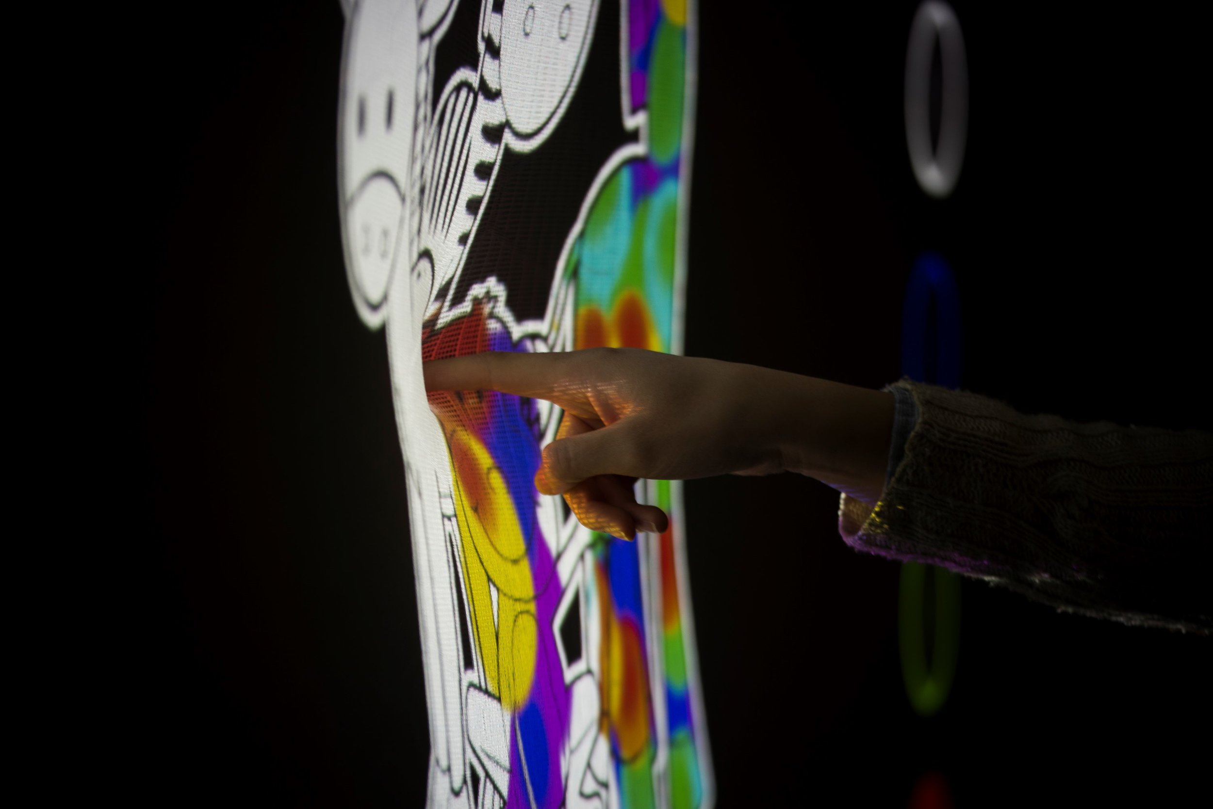 stretchCOLOR Kinesthetic Textile Interface — lab for material architectures