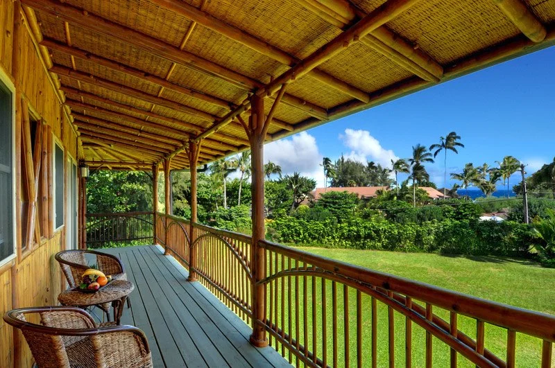 Enjoy a 360 Degree Lanai