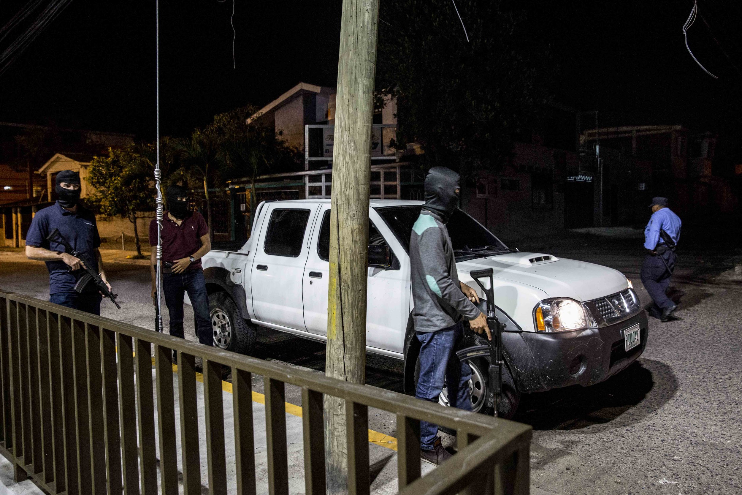  Police armed men, guarding the area where some weapons that are believed to have been used to massacre three women and a guy few hours before in the capital Tegucigalpa, Honduras.&nbsp; 