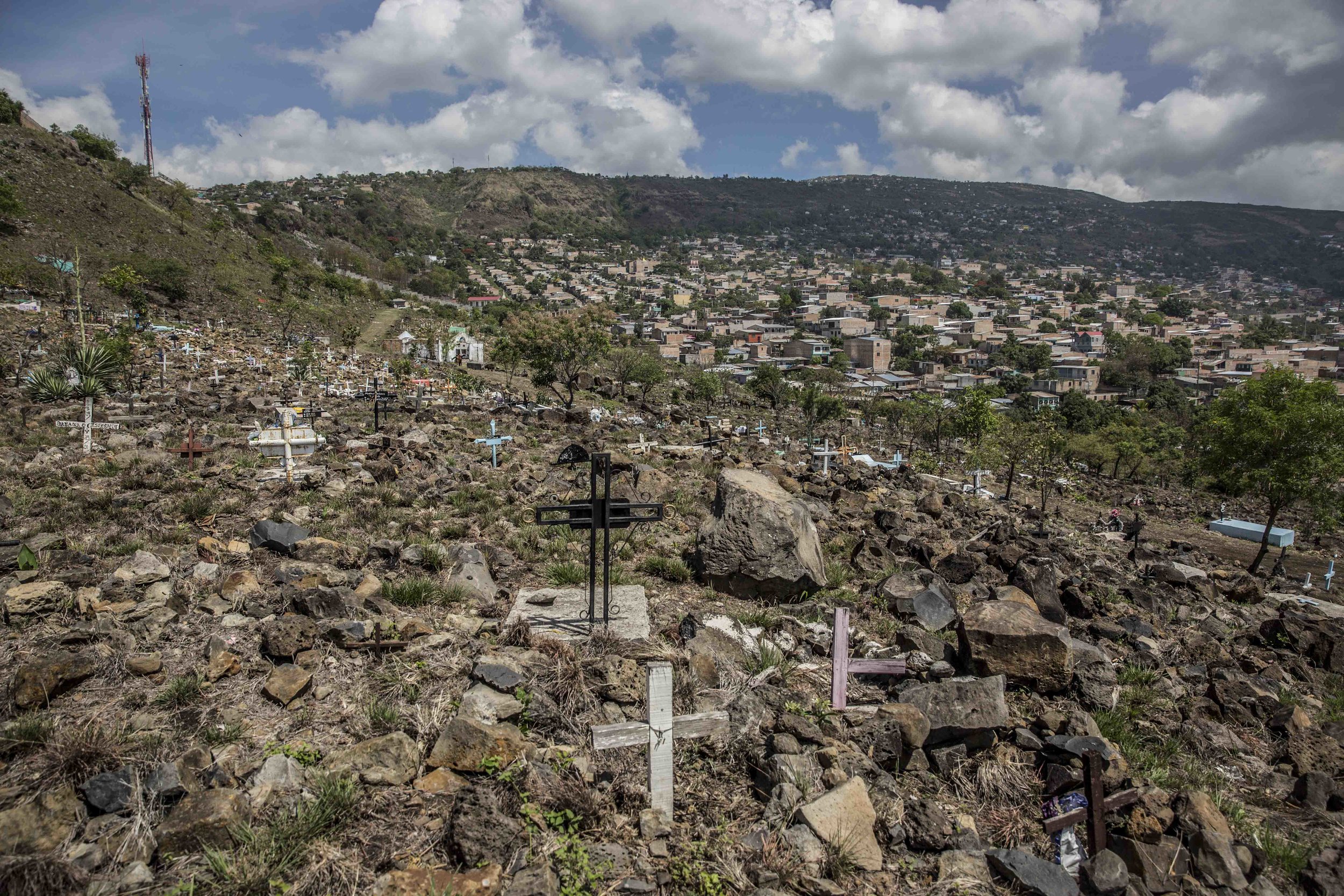 The cemetery in the settlement colony called "Divino Paraíso" (Divine Paradise) in the capital Tegucigalpa, one of the most dangerous neighborhoods because under control of M-18 street gang. In this cemetery many gang members are buried. 