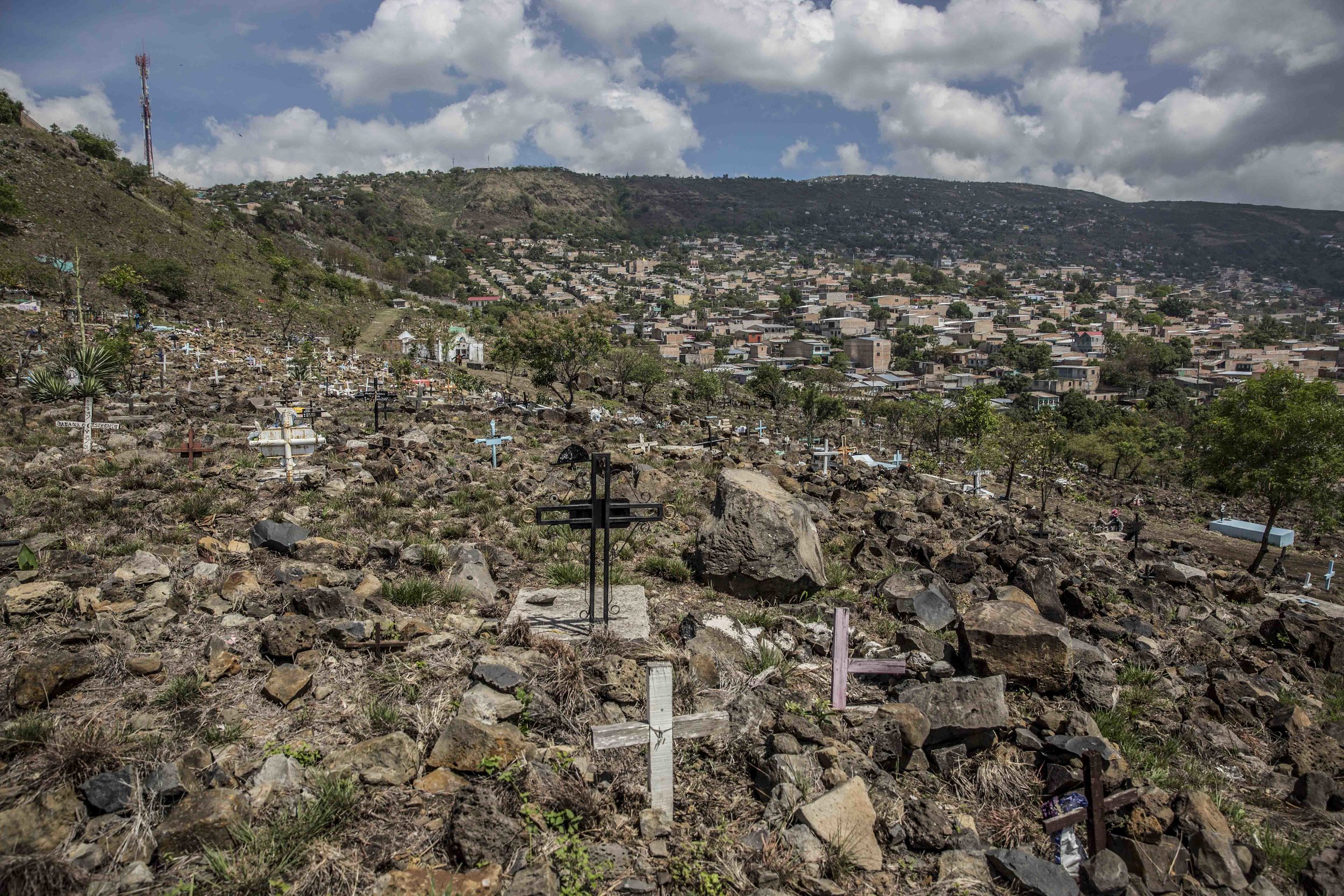  The cemetery in the settlement colony called "Divino Paraíso" (Divine Paradise)&nbsp;in the capital Tegucigalpa, one of the most dangerous neighborhoods because under control of M-18 street gang. In this cemetery many gang members are buried.&nbsp; 