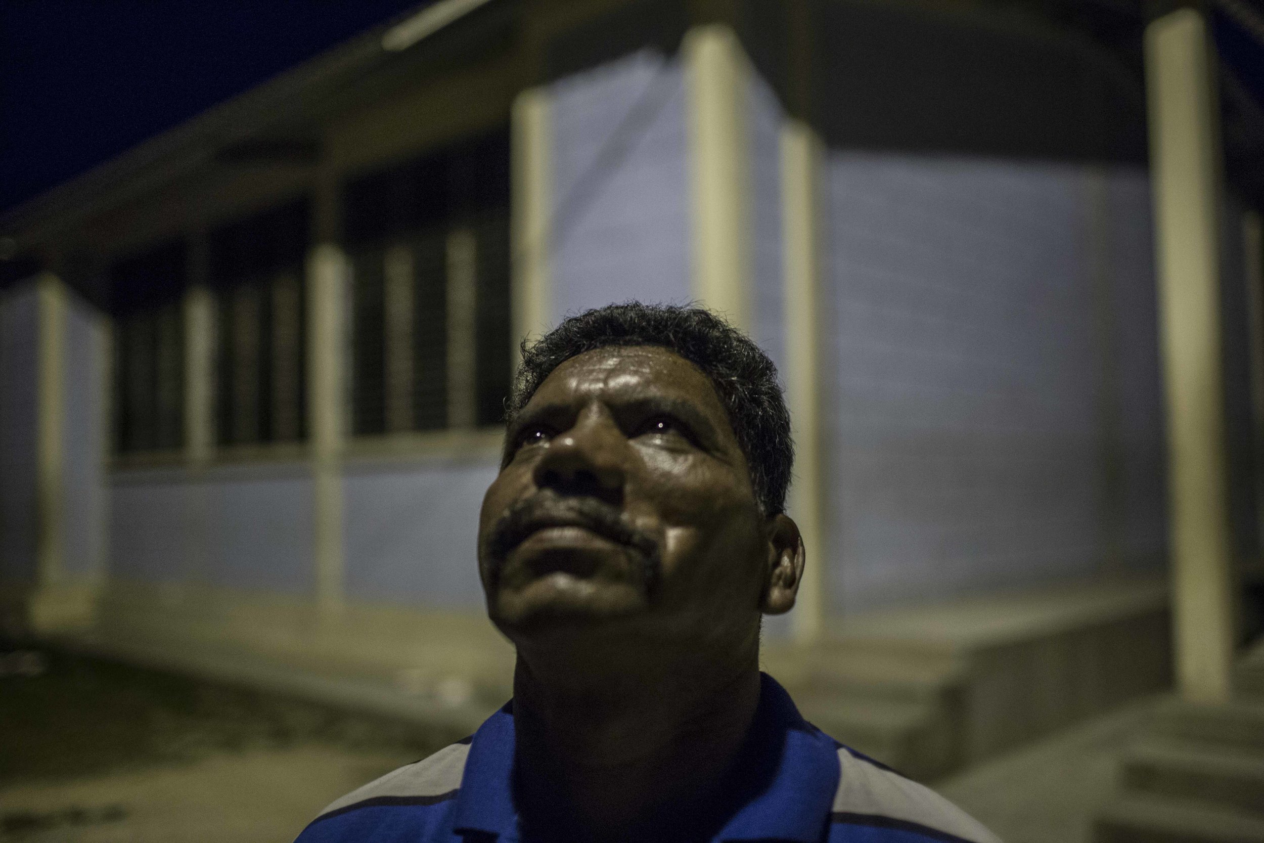 Francisco Ramirez, in the Guadalupe Carney community, belongs to the Aguán peasant organization. Francisco works in oil palm plantations. He and other farmers families have occupied a land that had been granted to them through the governmental agrarian reform but was later privatized. For two months they resisted occupying the ground before being evicted. They tried to go back, and felt into an ambush of the private security armed forces protecting the land. There were five deaths, and Francisco was hit by a bullet in the face, that tore the teeth and gum.