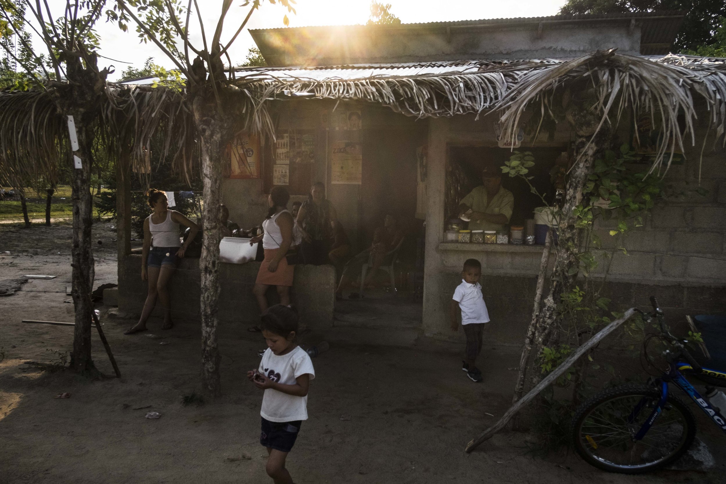  Family in the Guadalupe Carney community, outside the city of Tocoa in the department of Colon, Aguan valley, Honduras. Insecurity in the Aguan valley has an active role in displacing people from their lands, and drive them to the major cities of Te