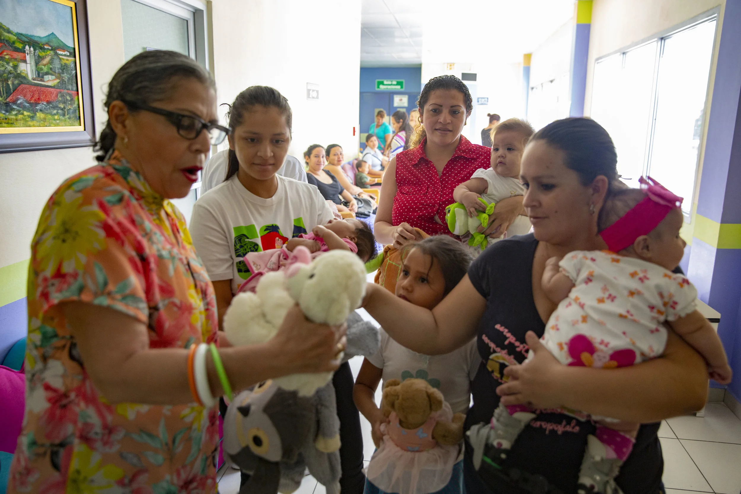Amanda Restrepo, who has been working at the Ruth Paz hospital in San Pedro Sula since it opened, sell for few lempiras stuffed animals to the mothers waiting. It is a way for them to raise a little bit of extra funds.