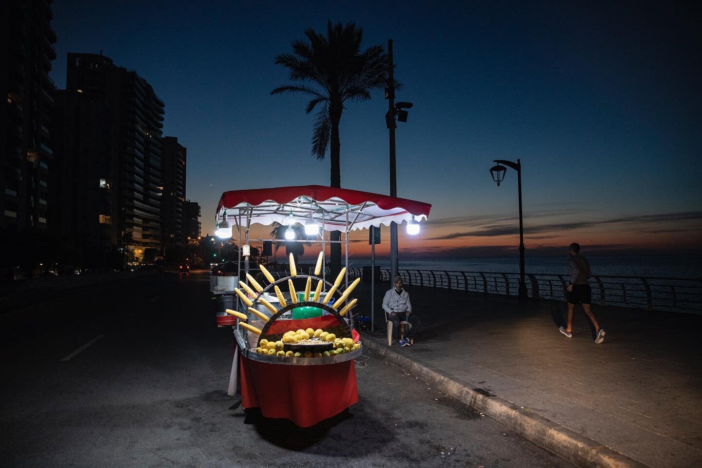 Beirut, Lebanon. April,2021. For @bloomberg
 &bull;
A street vendor sells fresh corn on the corniche in Beirut, Lebanon, on Tuesday, April 13, 2021. Lebanon's annual inflation rate reached a record high and food prices soared by around 400% in Decemb