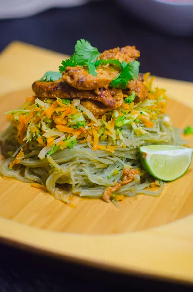 Poulet sauce aux arachides 