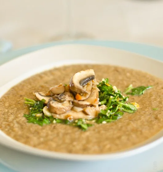 Potage aux champignons, gremolata de noisettes