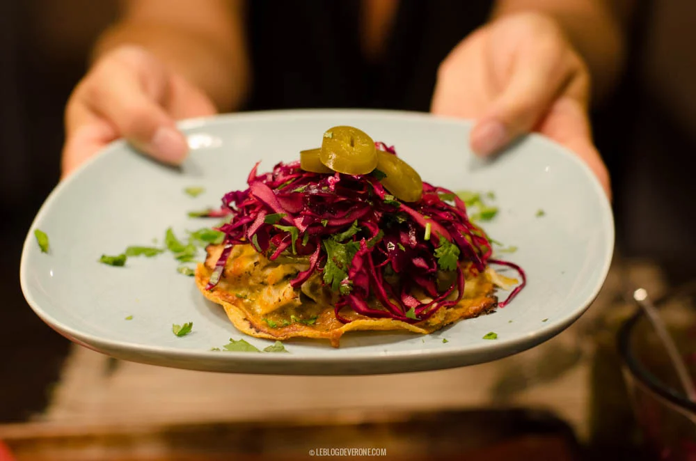 Tostadas au poulet et salsa verde