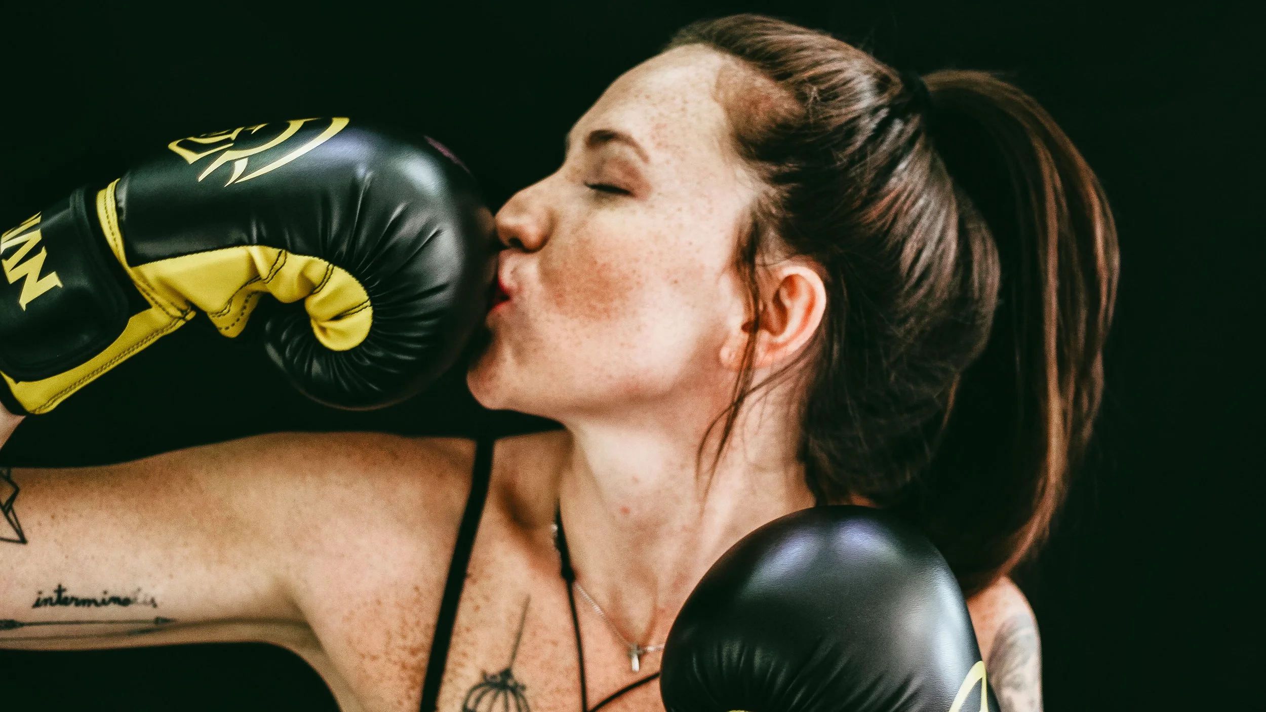 Boxing-lady-matheus-ferrero-226756.jpg