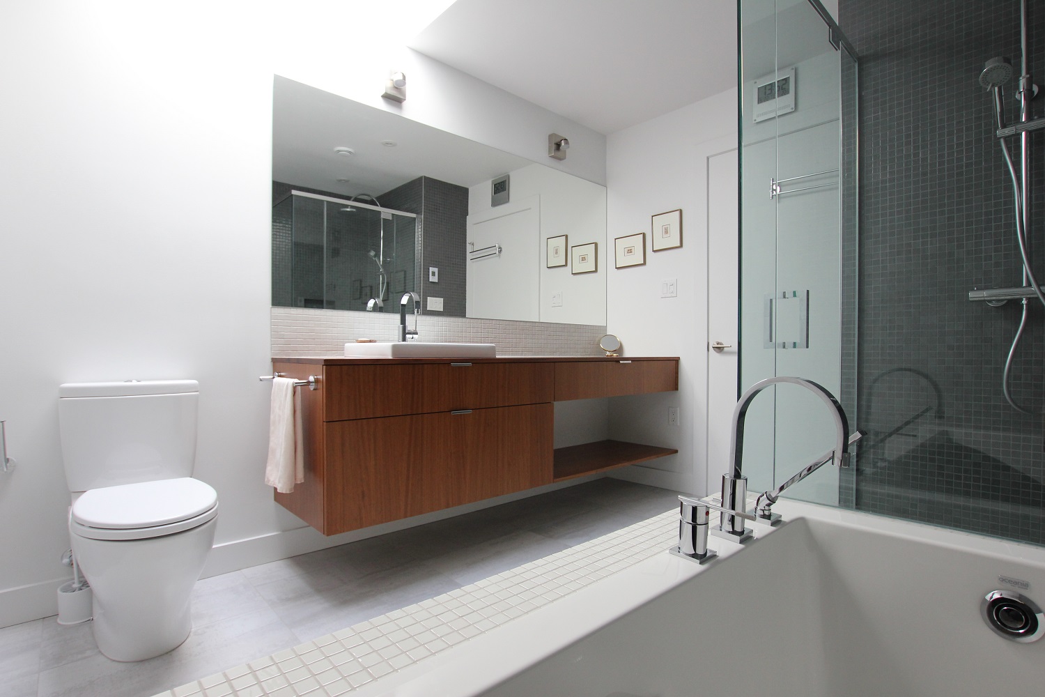 renovation salle de bain bois céramique douche toilette vanité.JPG
