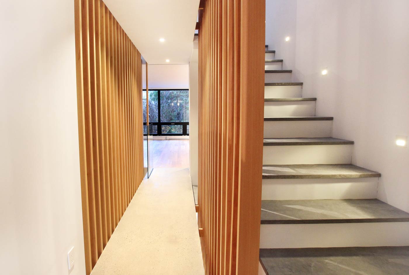 renovation escalier pierre st-marc beton bcfir bois corridor GCT.jpg