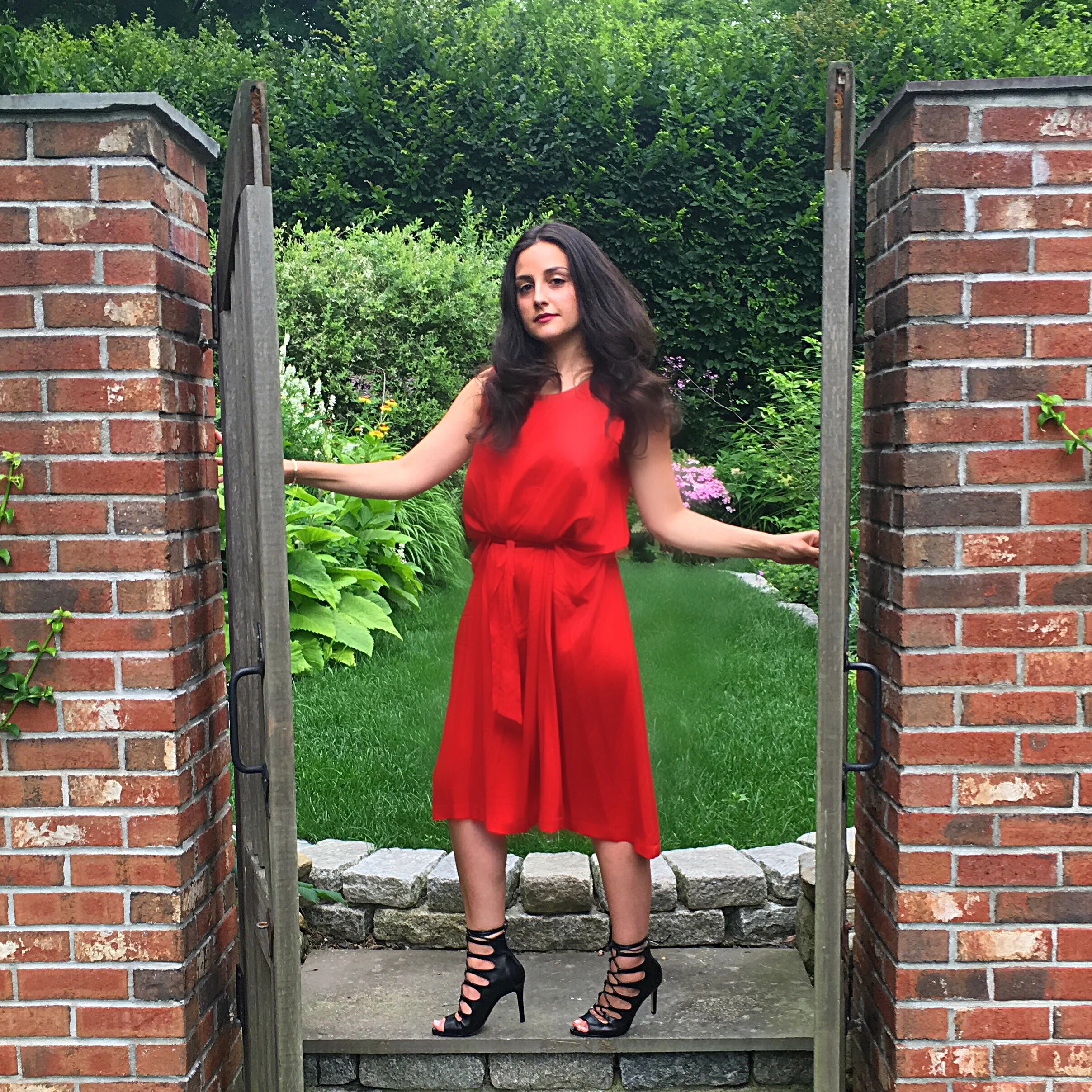 Maeveblkmodelstanding .jpg