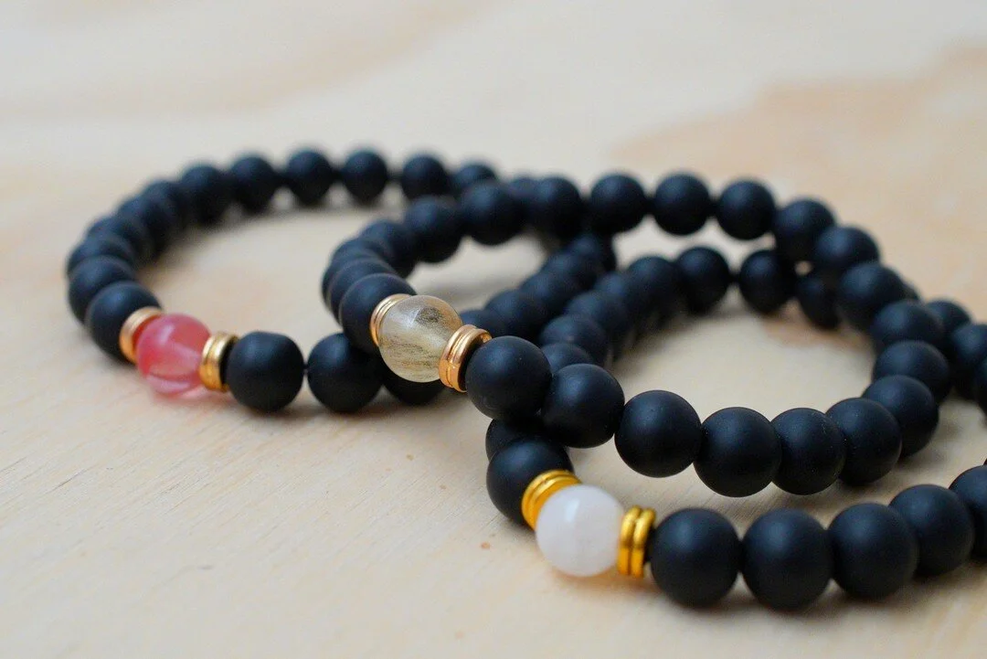 Pulseras unisex con piedras naturales y cristal satinado. &iexcl;Combinan con todo!⁠
.⁠
Los puedes encontrar en nuestra tienda ubicada en &Aacute;lvaro obreg&oacute;n #130 Colonia Roma norte CDMX.⠀⁠
.⠀⁠
Preg&uacute;ntanos por m&aacute;s modelos y col