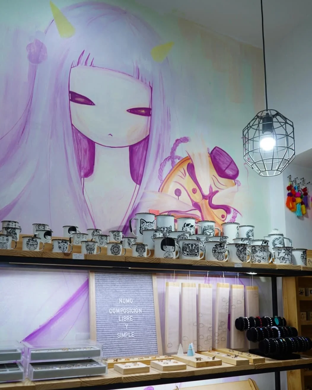 Vis&iacute;tanos en #romanorte y encuentra el regalo perfecto 🎁 en la #cdmx
.
.
.
.
.
#mural #numo #numotienda #hechoamano #dise&ntilde;oindependiente #dise&ntilde;o #joyer&iacute;a #tazas #decoracion #accesoriosdemoda #peltre #regalosoriginales #re
