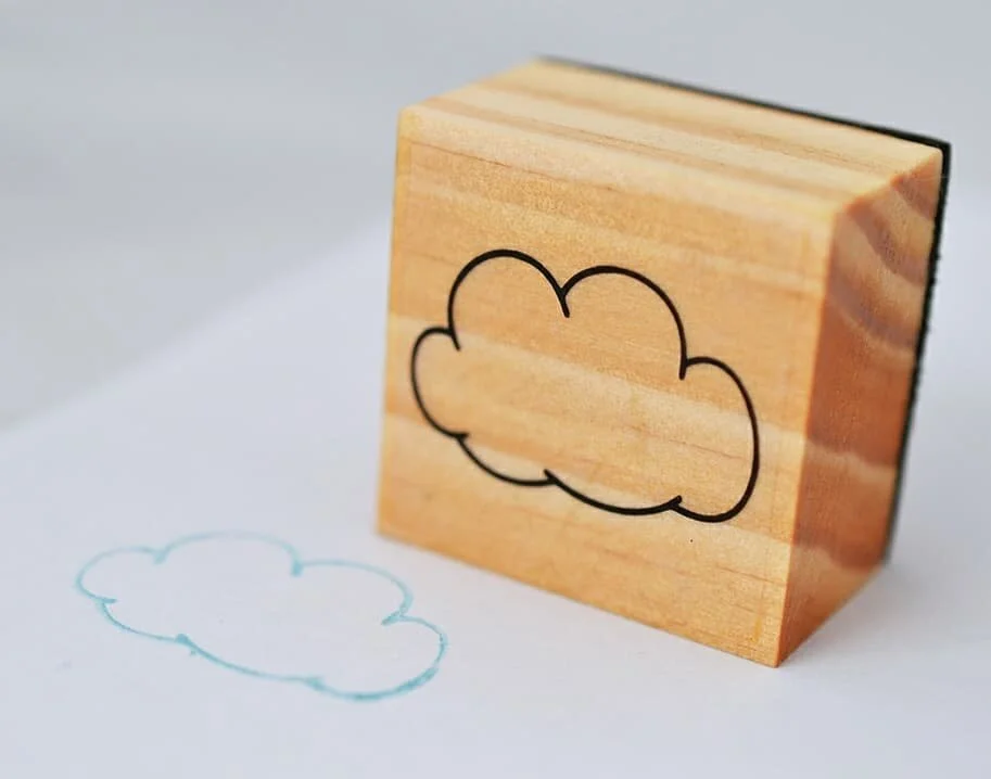 Sello nube ☁ de madera y tinta azul 💙
Para decorar tus cuadernos y calendarios o incluso para sellar sobre tela 😉
.
.
.
🏠 Nos ubicamos en &Aacute;lvaro obreg&oacute;n #130 local 8 en la colonia Roma norte CDMX.
.
.
#sellos #nube #lluvia #idea #scr