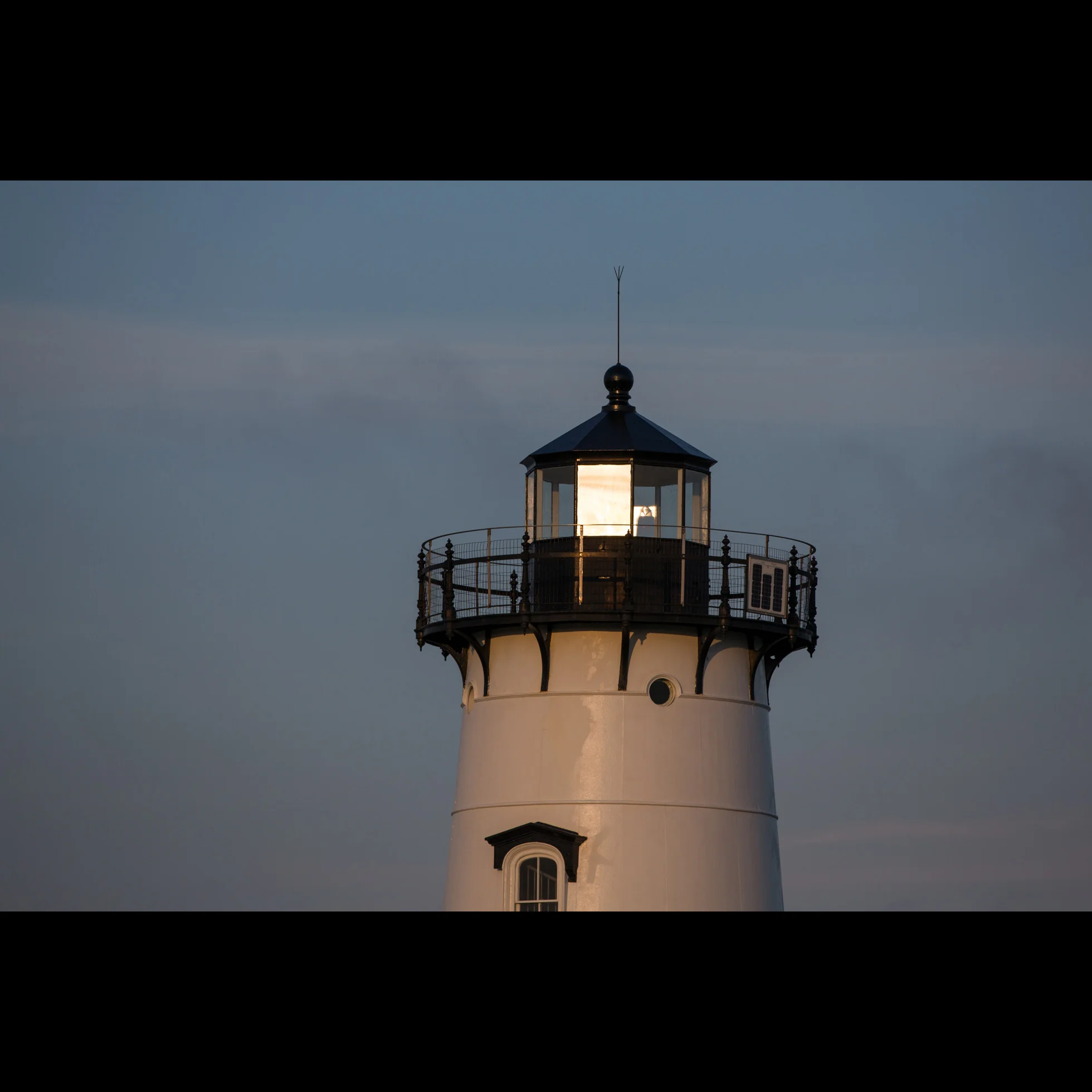 7.28 LIGHTHOUSE COMING