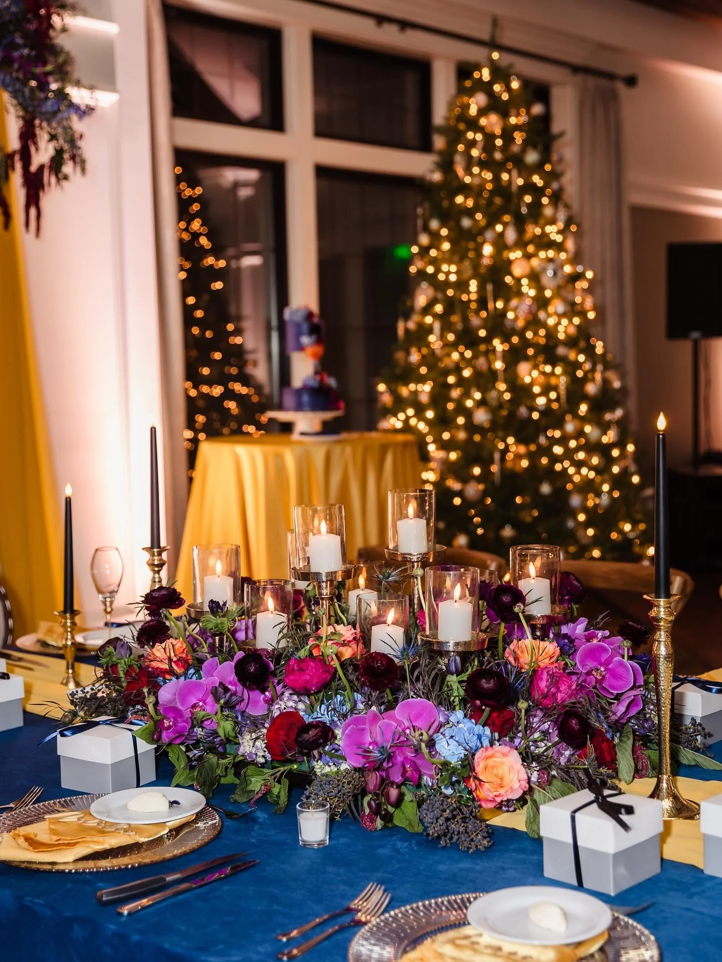 Simply Magical ✨💫💫💛💙
.
.
.
Venue @timberbankscc 
Photography @crystalherry 
Florals @westcott_florist 
Speciality Linens, Napkins @lizschaircoverrentals