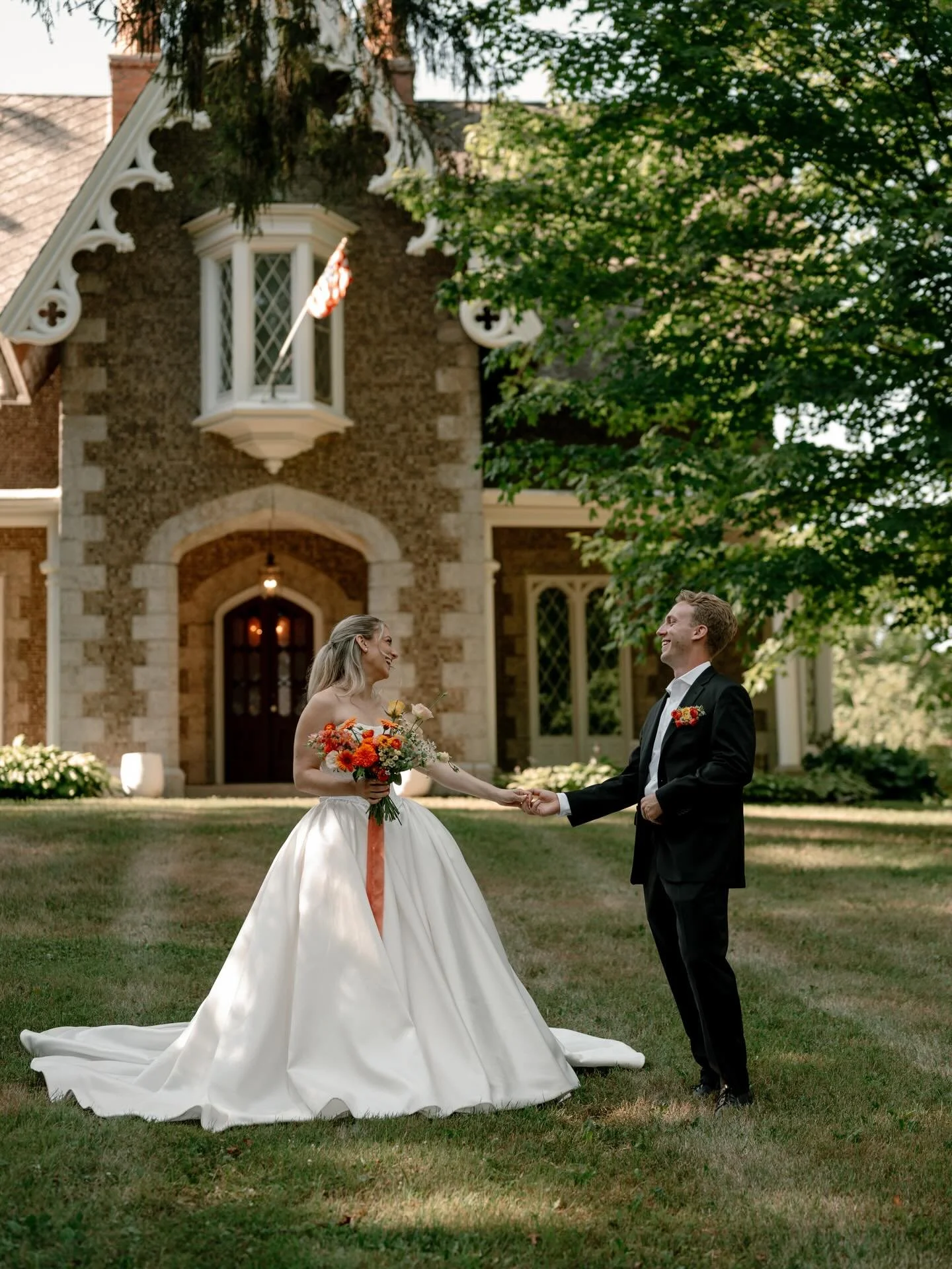 The Beautiful Munro 🤍 bring us back to summer days 
.
.
.
VENDORS:
Venue: @events_at_munro
Photography: @emmabausophotography
Photography/Videography: @juliettezygpicturestudios
Rentals: sherentsvintage
Florals: @alchemybloomsfd
Gowns: @stellasbrida