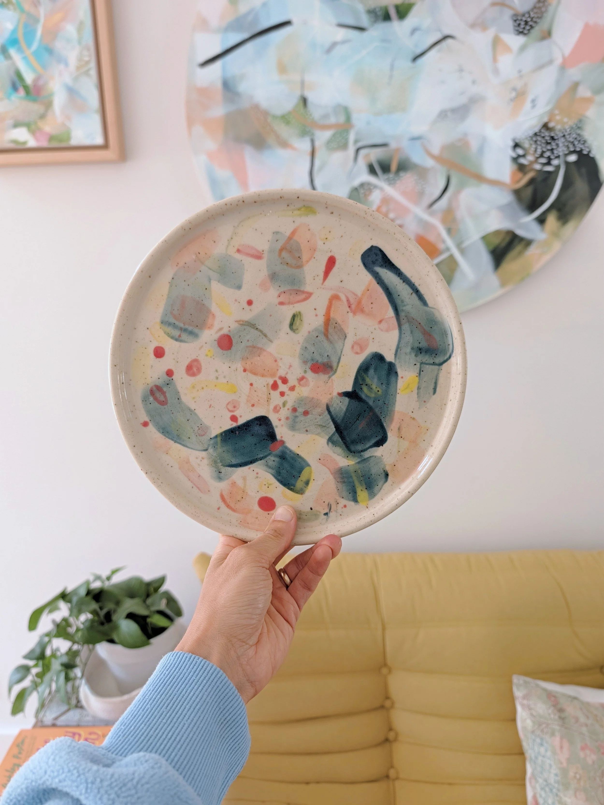 Assiette - 'Confetti' - façonnée et peinte à la main