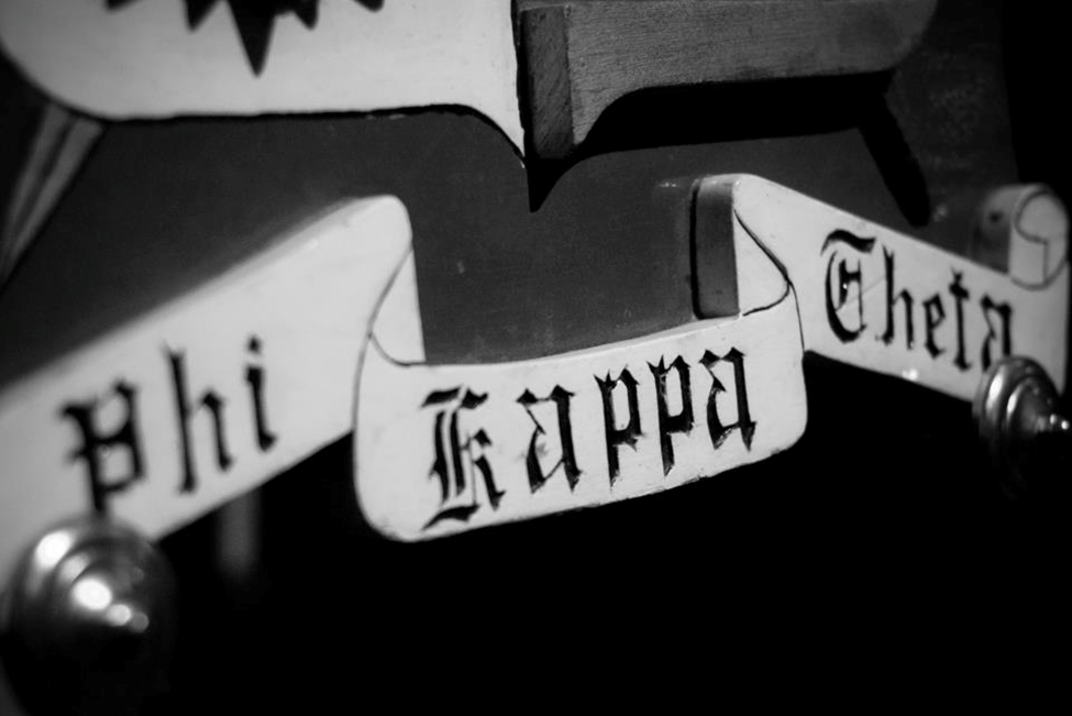 PKT Crest Black and White.png