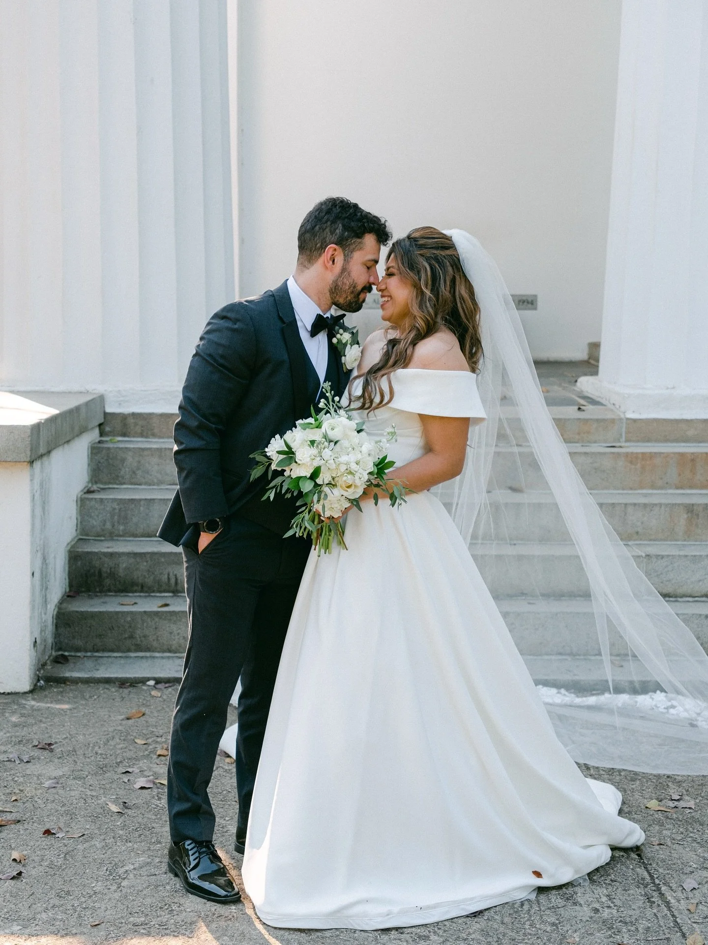 Wishing the happiest of first anniversaries to @i.diazsoto and @k_s_soto! A classic and lovely wedding for the ages!
This wedding we got creative so that a few of the guests could transport the flowers. Each centerpiece was labeled and the greenery