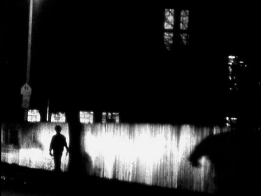Nocturne Phil Solomon 1980/1989 / 10 minutes / USA / 16mm / silent) Finding similarities in the pulses and shapes between my own experiments in night photography, lightning storms, and night bombing in World War II, I constructed the war at home. -PS
