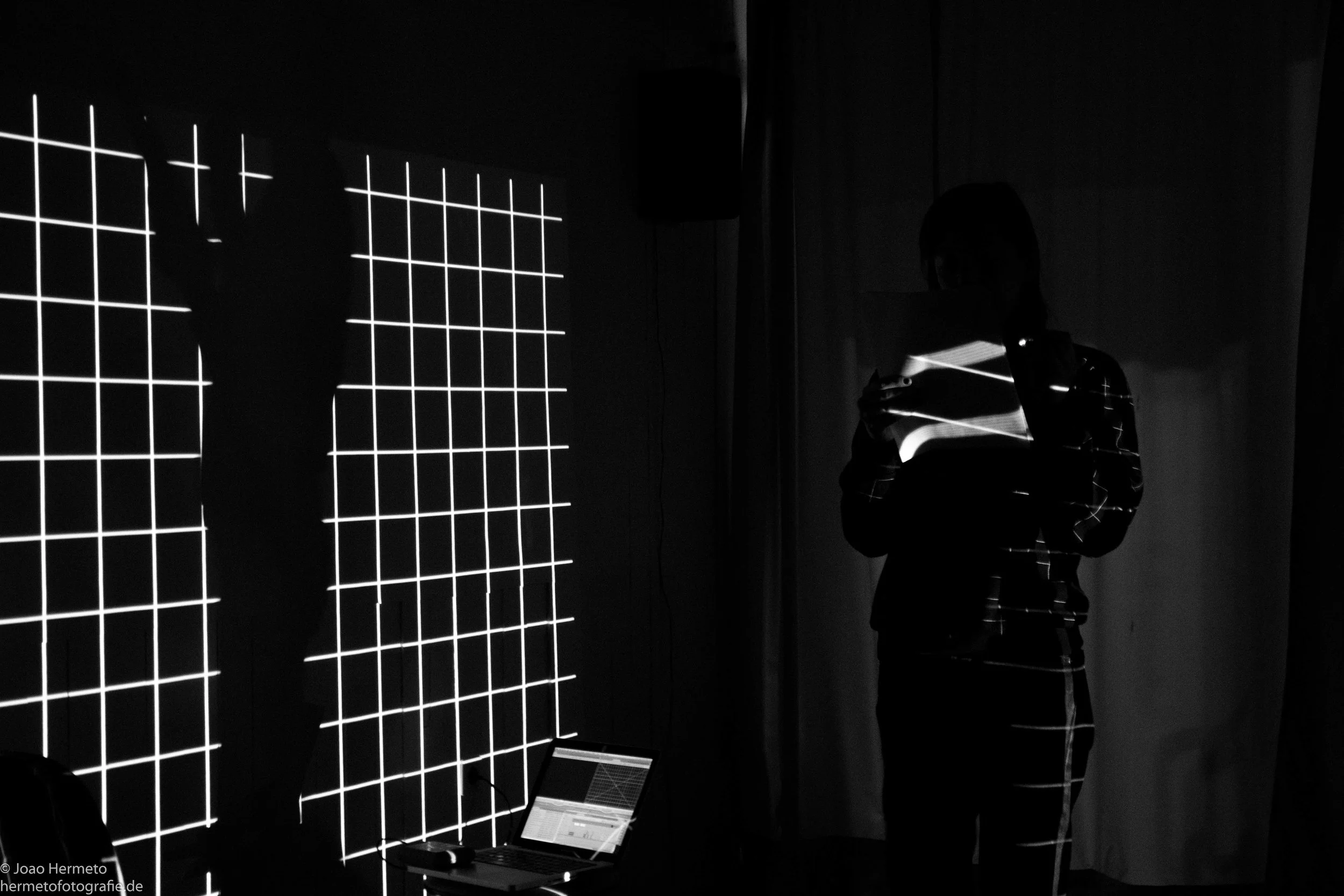Matters of Practices/Actions/Doings Kerstin Schroedinger 2016 / 25 minutes / performance Through an exploration of movement and sound, rhythm and physicality in the material film, I examine the relation between sound and physicality and sound and the body of film. I analyze the technical procedure of movement of film and movement of the body, and the links between those sounds and movements in order to understand both the actual and active part of movement as a component of the film material as well as the consequences the material has for social and physical bodies. -KS