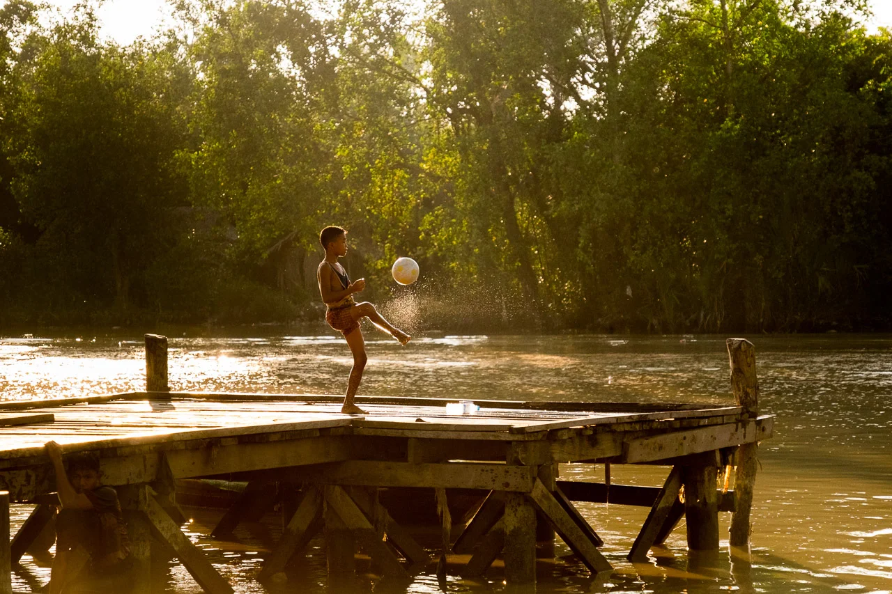  Mrauk U,&nbsp;kid playing on the pier.  Burma 2015 - Francesco Vicenzi Photography 