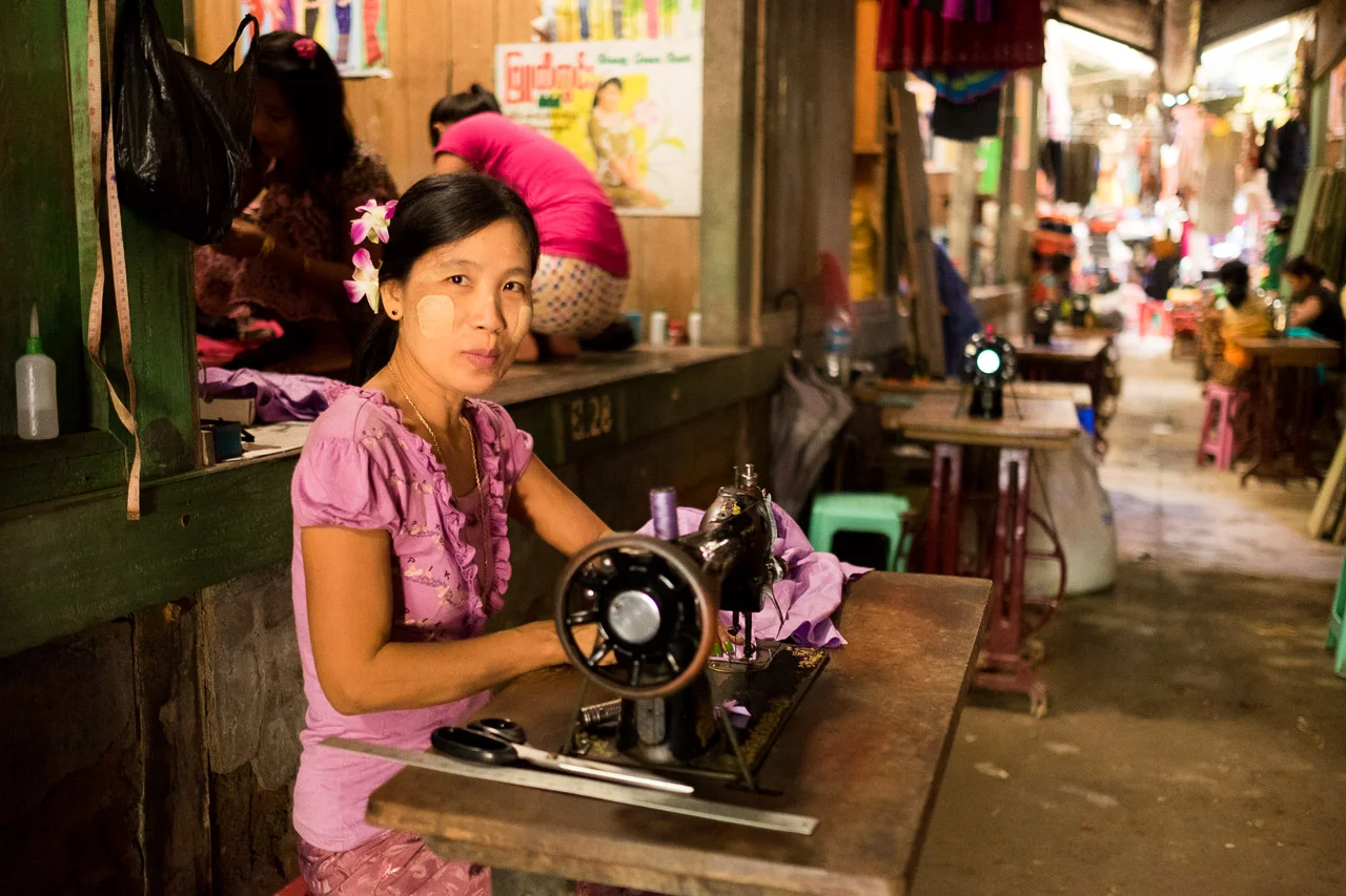 A tailor at the Market in Mrauk U.  Burma 2015 - Francesco Vicenzi Photography 