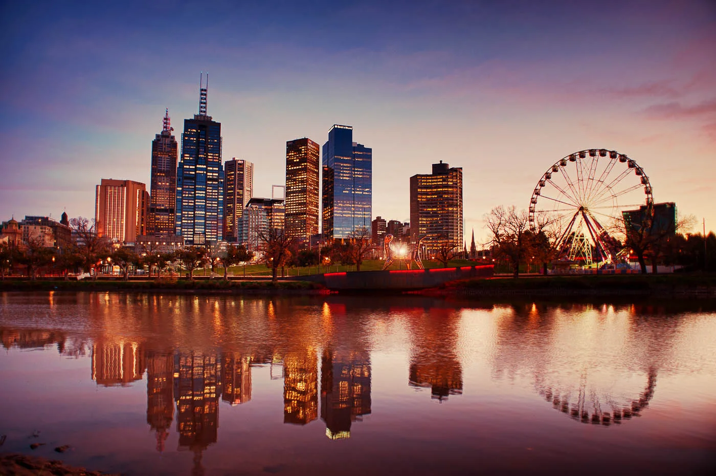 Melbourne Skyline on the Yarra - 2011.jpg