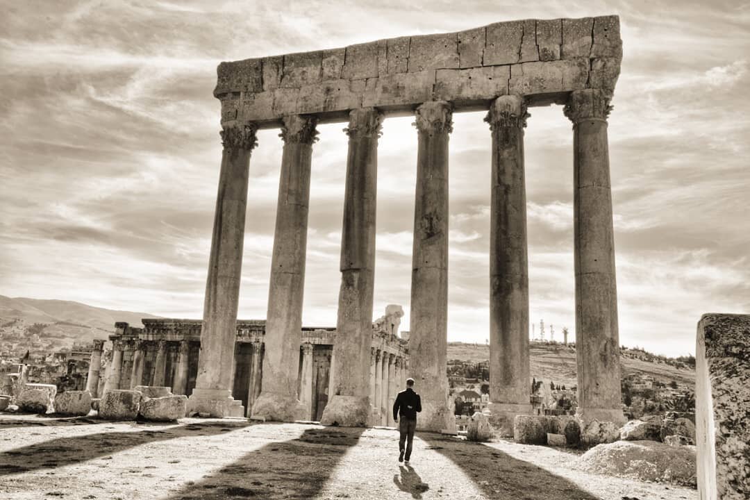 🇱🇧Jupiter temple🇱🇧
📌 Baalbeck #lebanon
.
📸 by: @lukass5
.
Those 6 columns represent the remains of Jupiter Temple, whish is the largest roman temple ever built and it is still unknown why the romans built it outside italy or Rome, (some specula