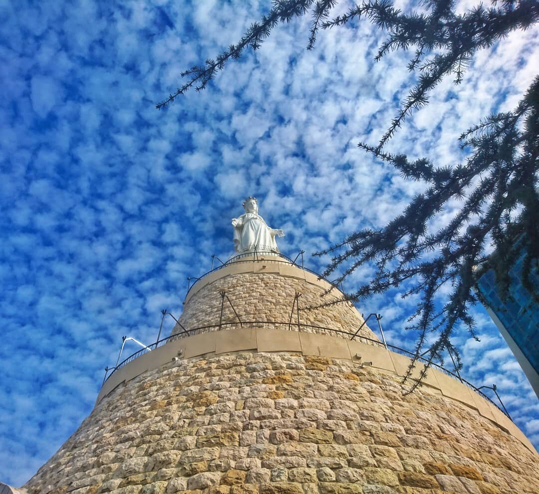 🇱🇧 our Lady of Lebanon🇱🇧
📍 harissa, Jouni&eacute; 
Lebanon combines thousands of years&rsquo; worth culture, traditions amazing sceneries, and more than 20 sects.
 Explore Lebanon Tours is your way to see it all! Let&rsquo;s go!
Www.exploreleban