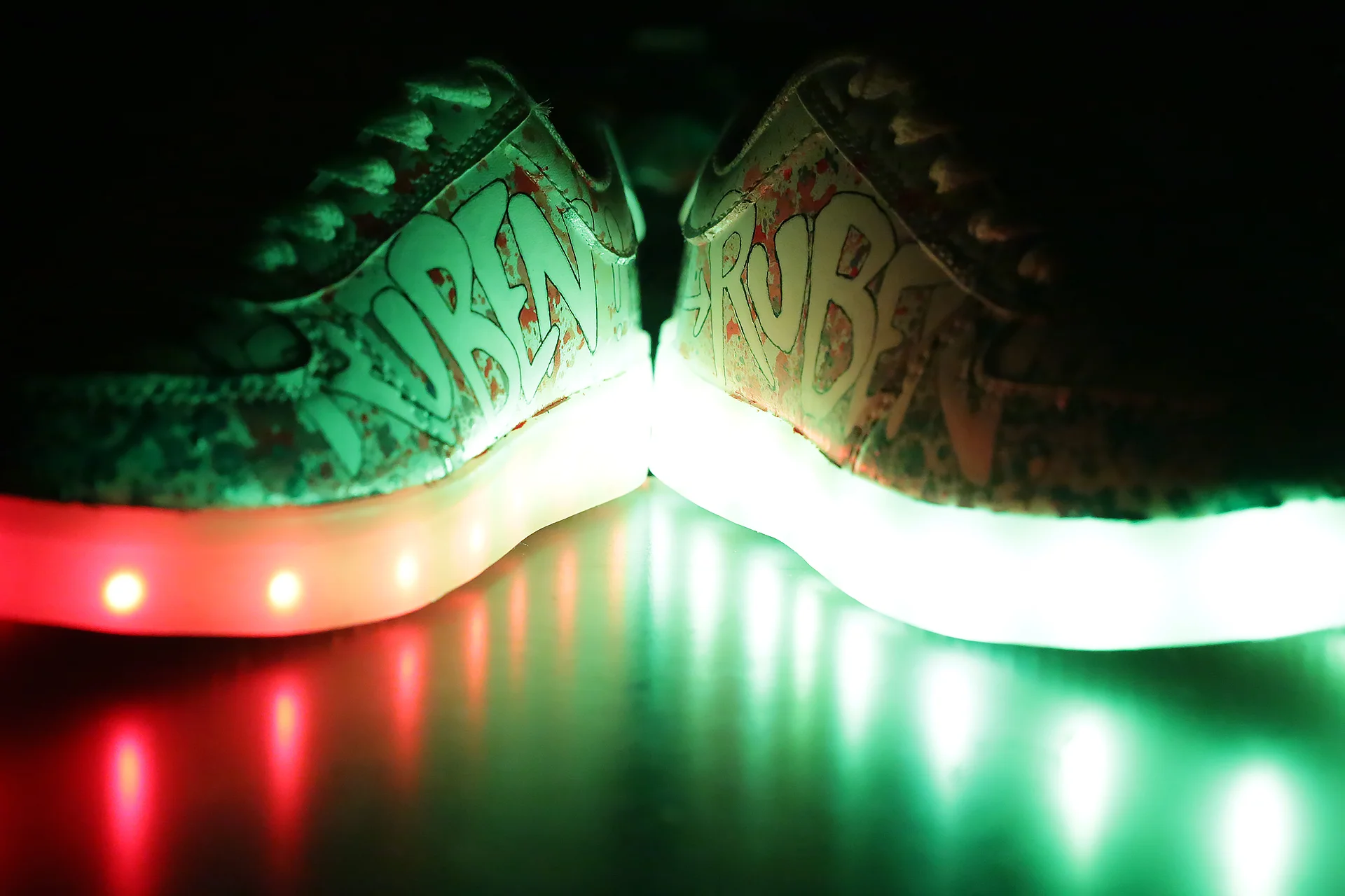 friky-shoes-night-light-2.jpg