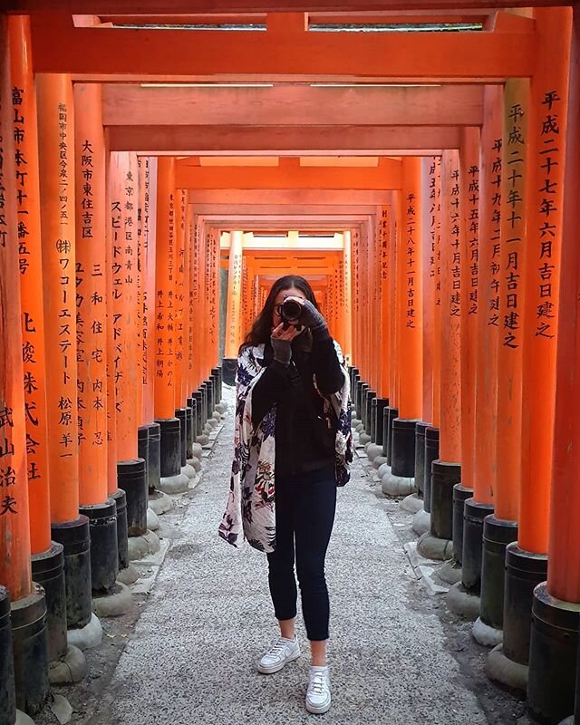 This was a hypnotic trail through thousands and thousands of Torii gates. I was definitely in my element at #fushimiinari 👌 The shrine had no other tourists when we visited, and not many people because of the coronavirus.. Which made the experience 